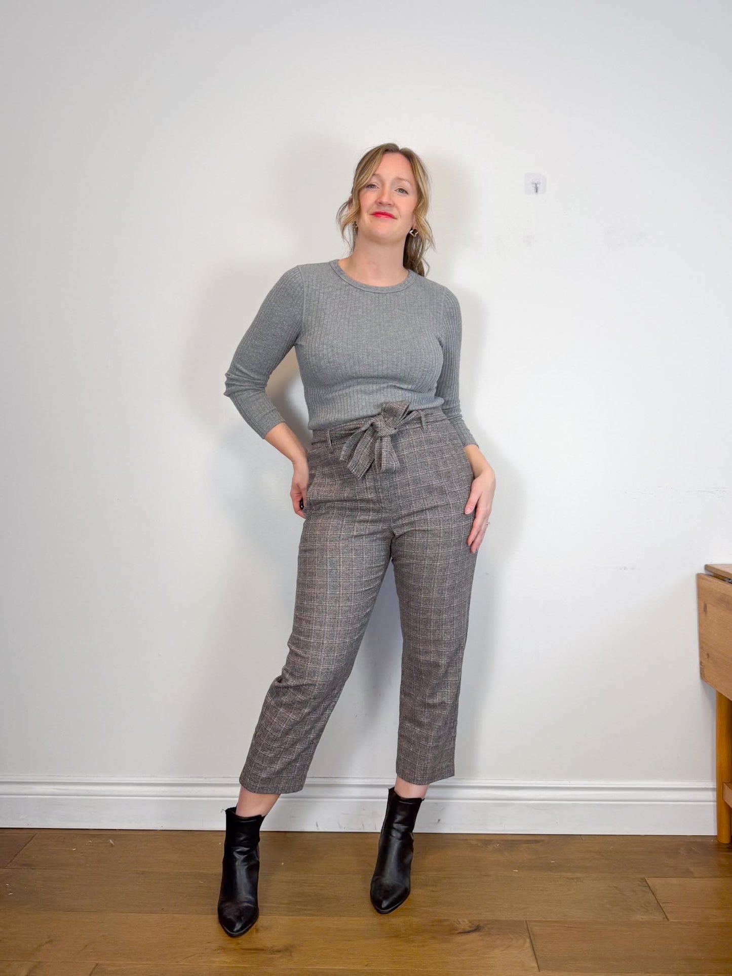 Wilfred "Félicité Tie Belted Wool Cropped Pant in Grey/Red" (Size 12)