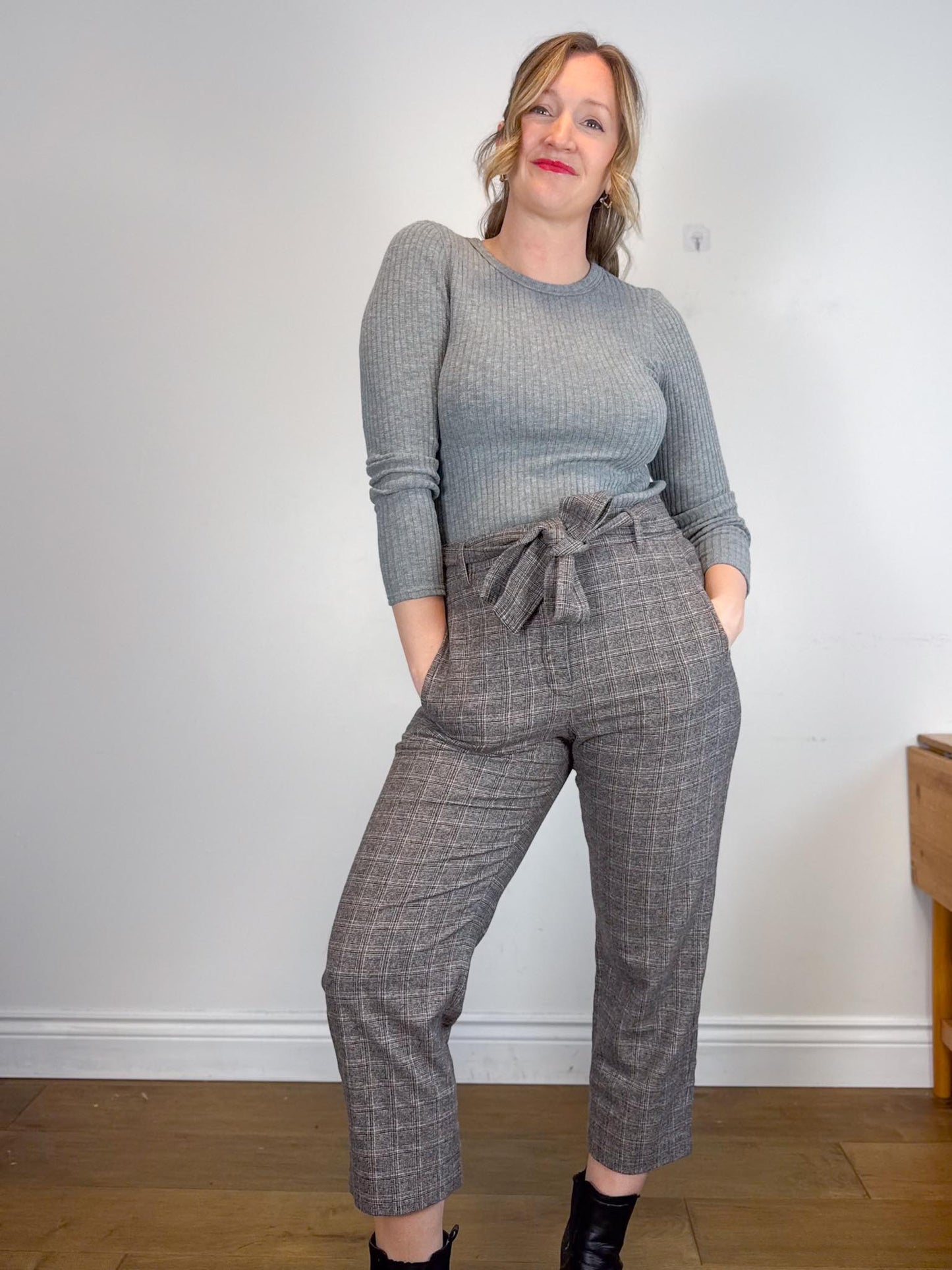 Wilfred "Félicité Tie Belted Wool Cropped Pant in Grey/Red" (Size 12)