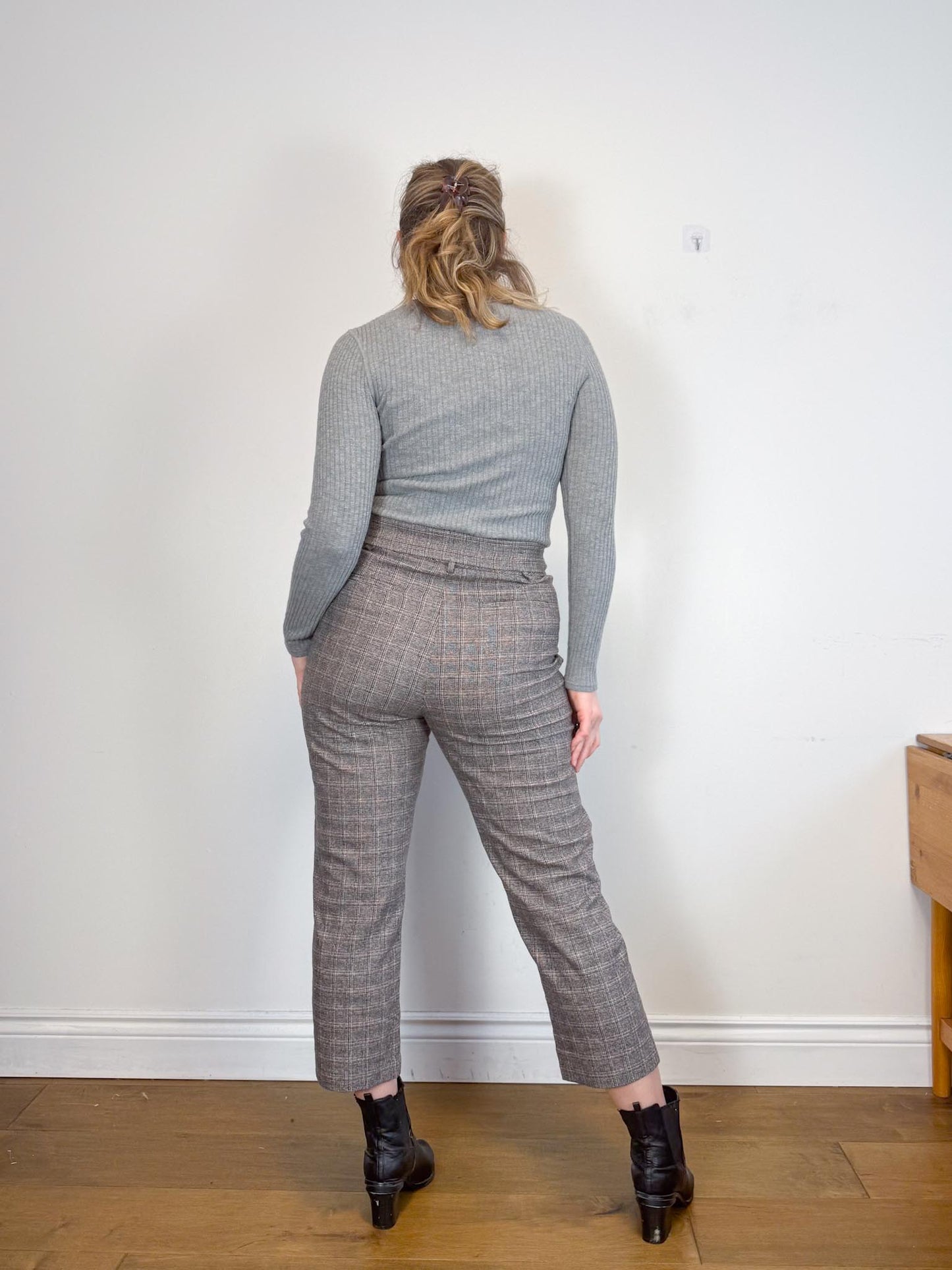 Wilfred "Félicité Tie Belted Wool Cropped Pant in Grey/Red" (Size 12)