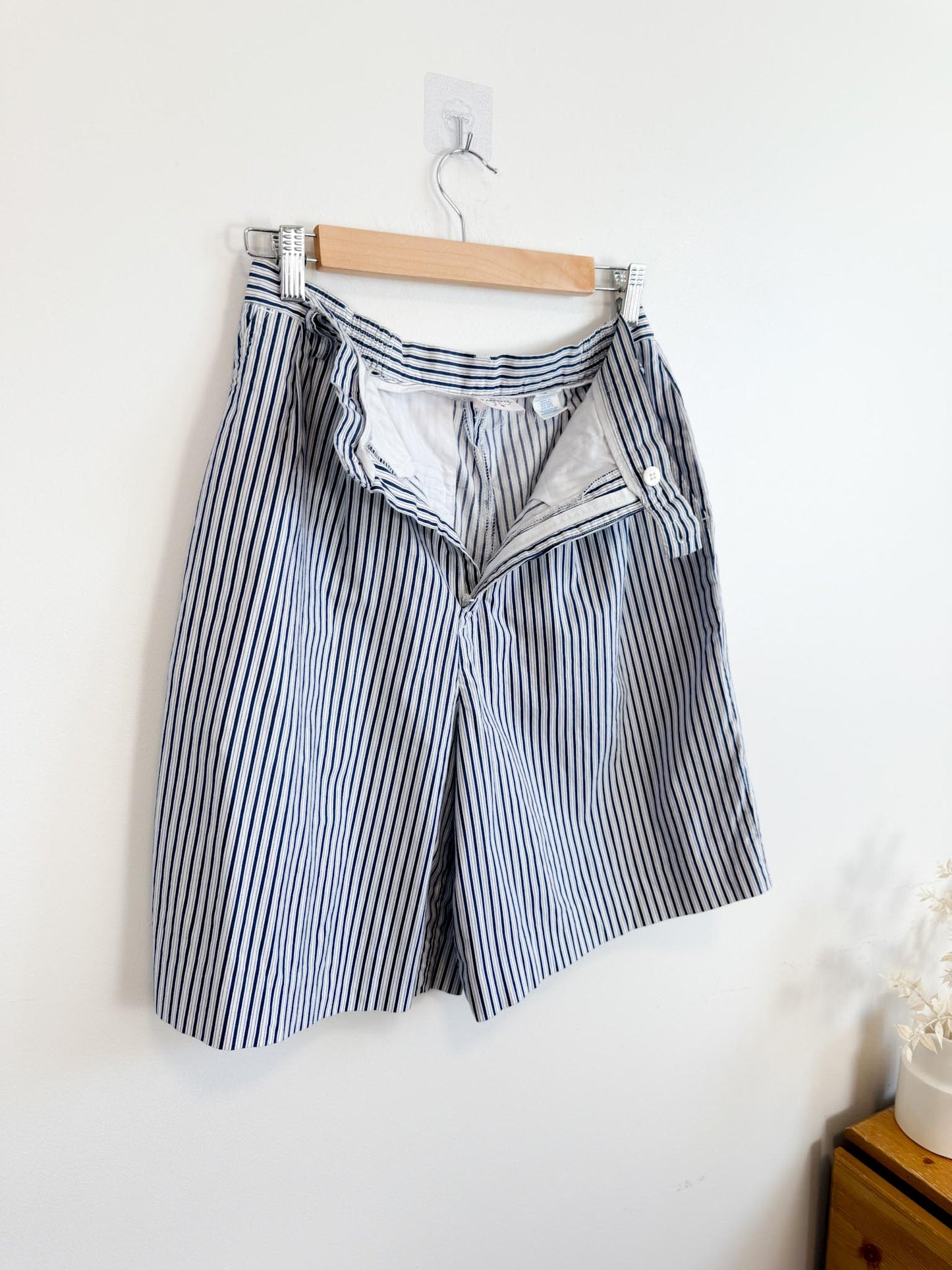 Vintage Striped Jean Shorts in White/Blue (Size