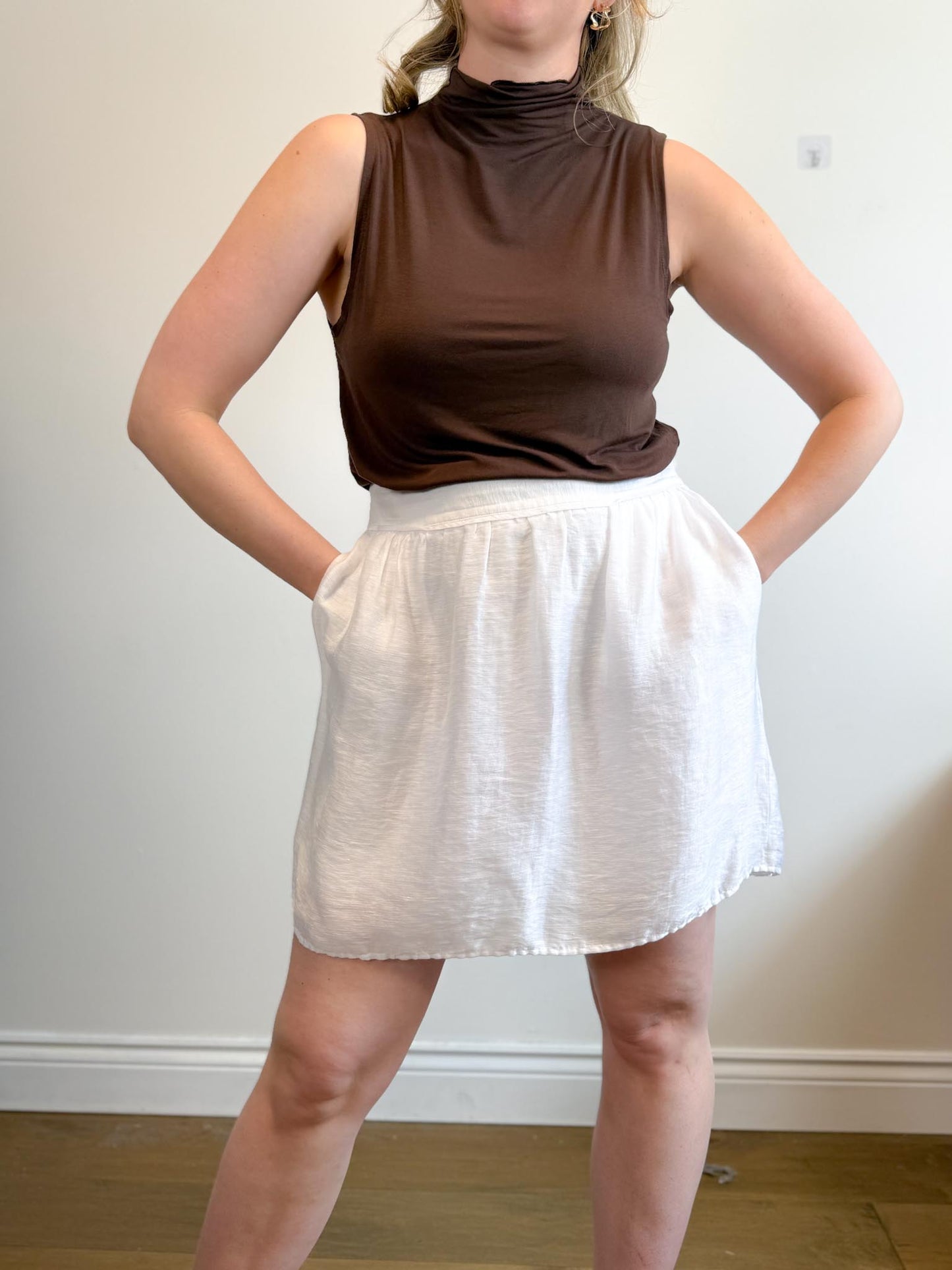 Babaton Sleeveless Mockneck Top in Brown (Size M)