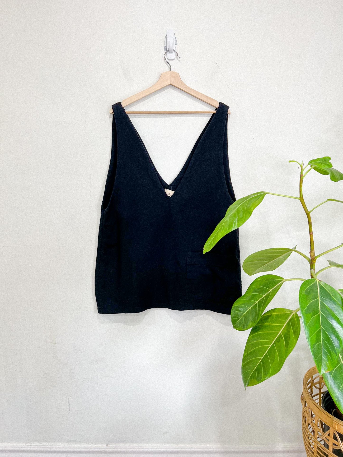 The Cottonist Slow Fashion Black V-Neck Tank (Size XL/XXL)