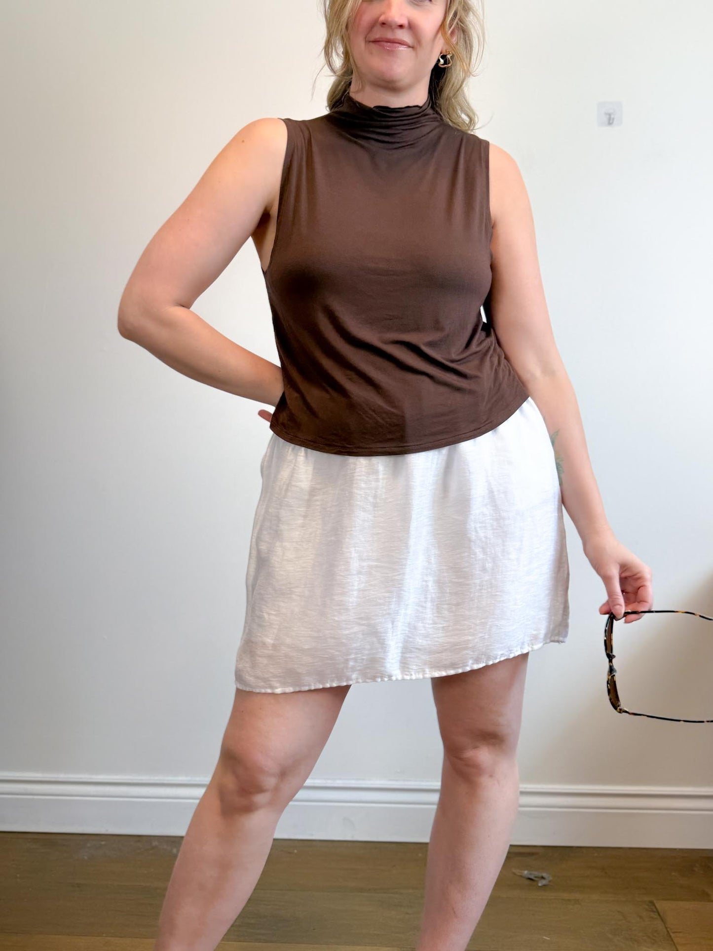 Babaton Sleeveless Mockneck Top in Brown (Size M)