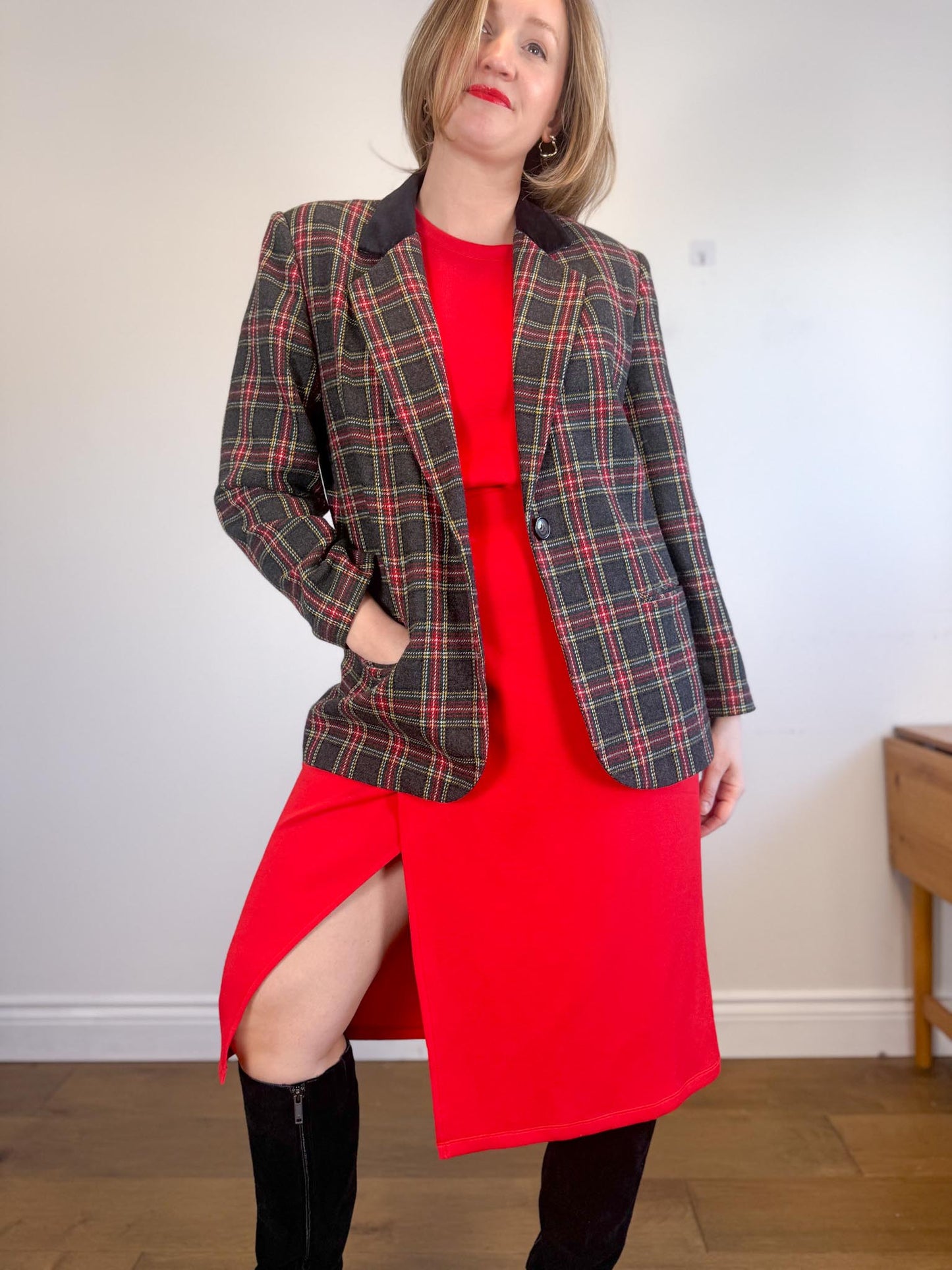 Vintage Plaid Blazer in Black/Red (Size L)
