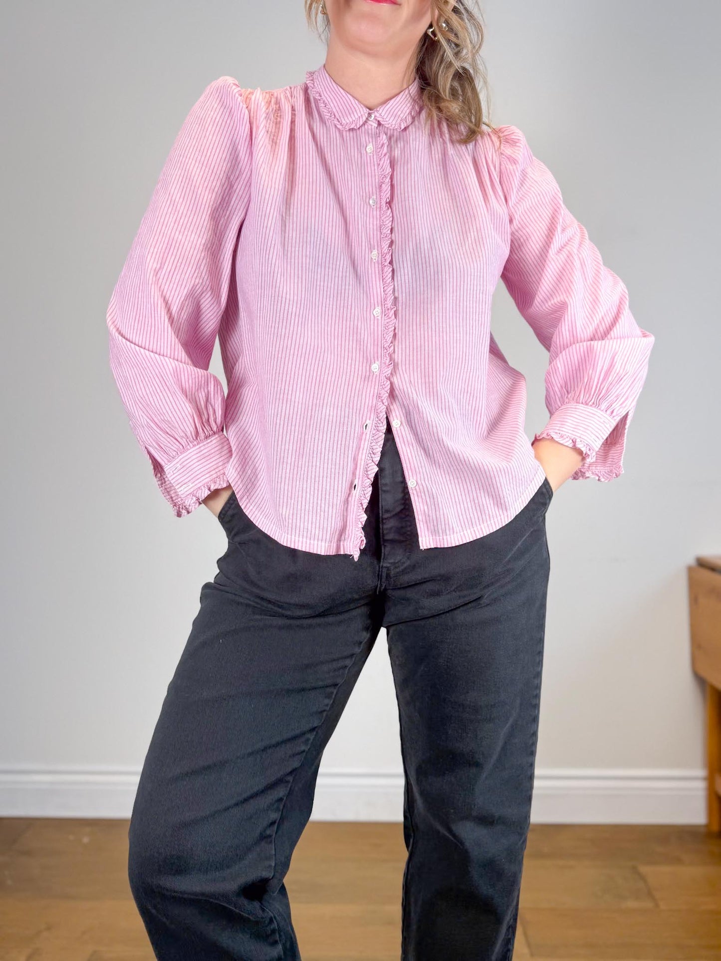 XIRENA "Gillian Ruffle Shirt Small in Rose Mallow" (Size XS-M)