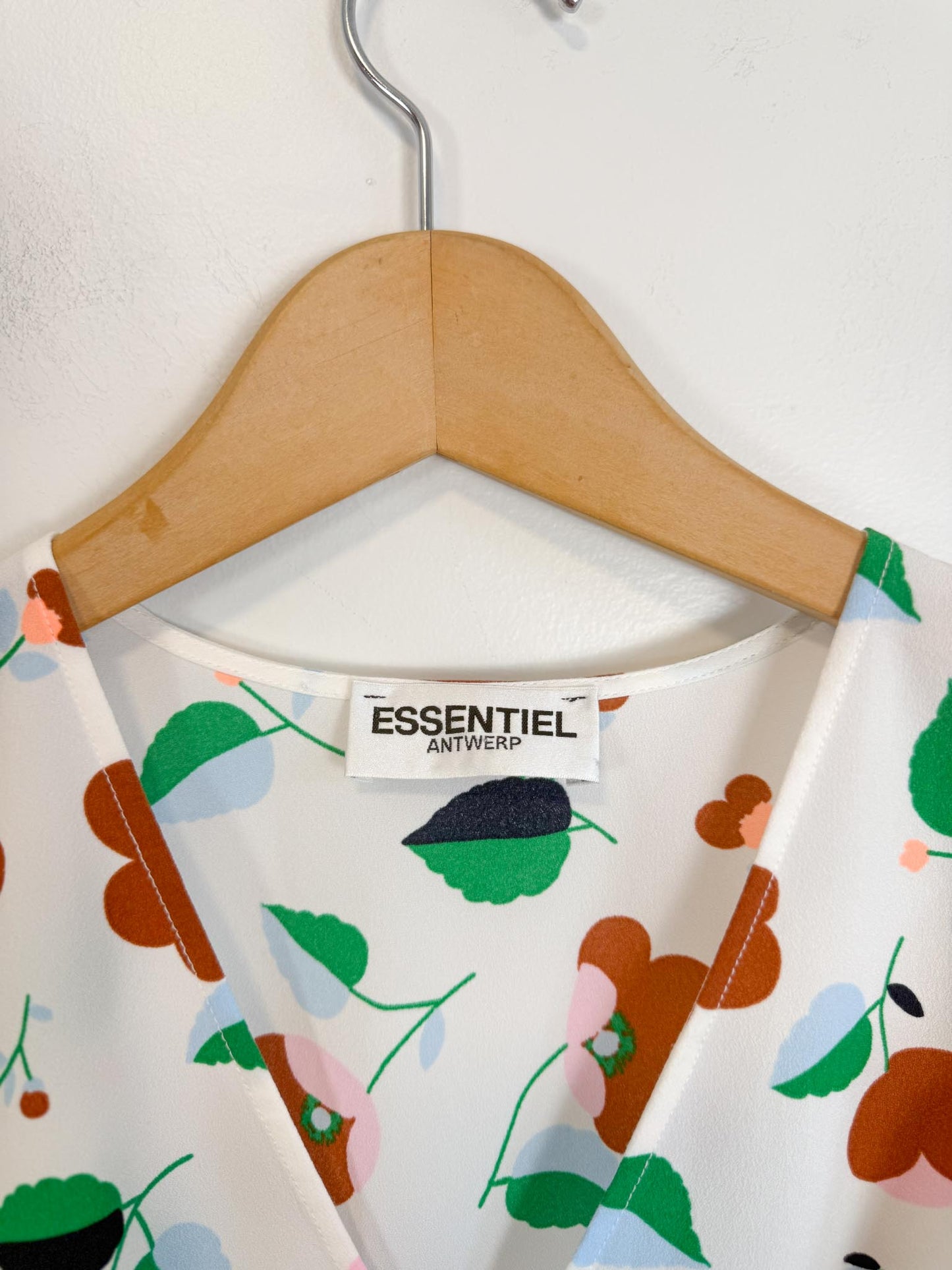 ESSENTIEL ANTWERP Floral Sleeveless Dress in White (Size M/L)