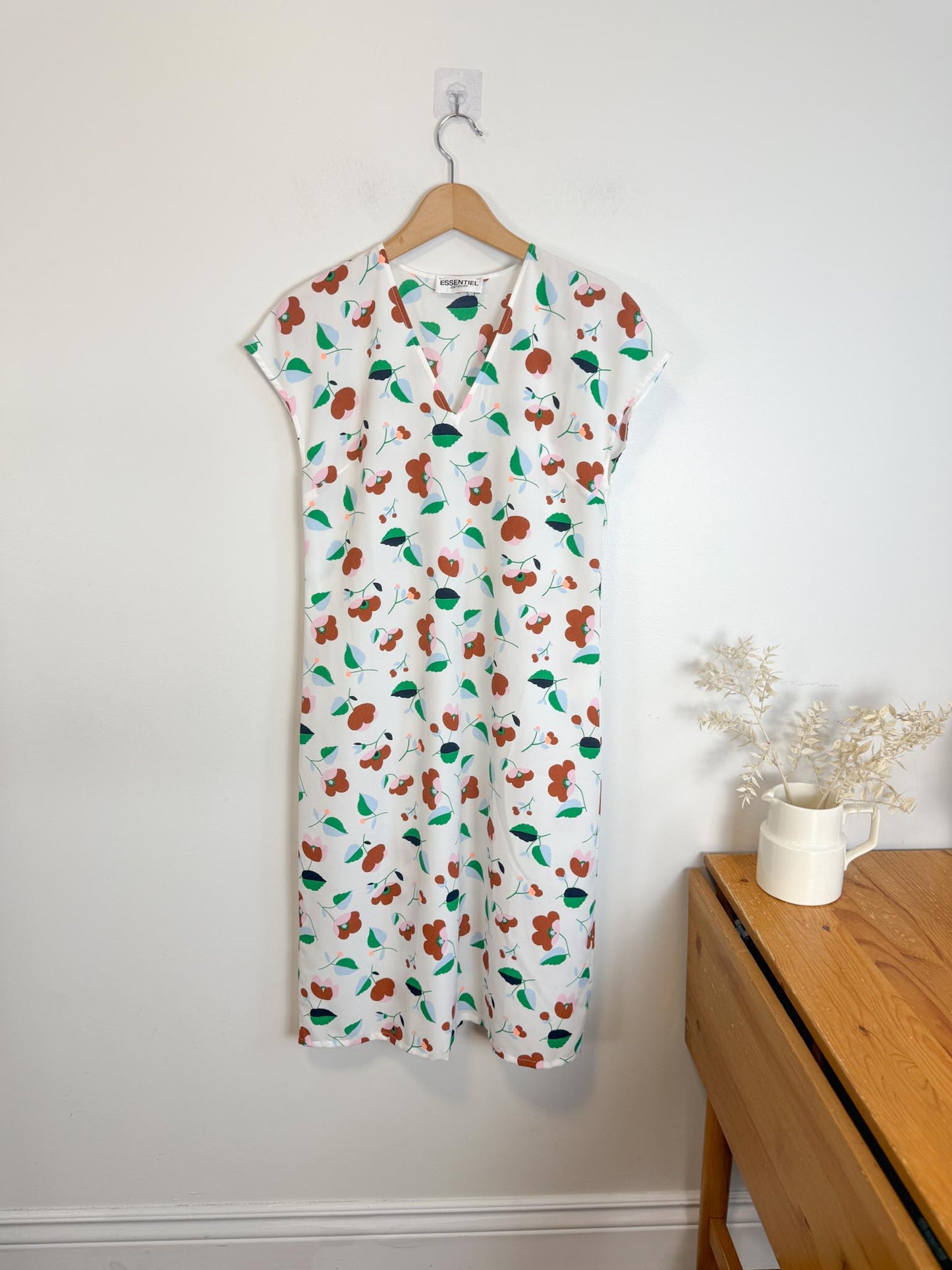 ESSENTIEL ANTWERP Floral Sleeveless Dress in White (Size M/L)