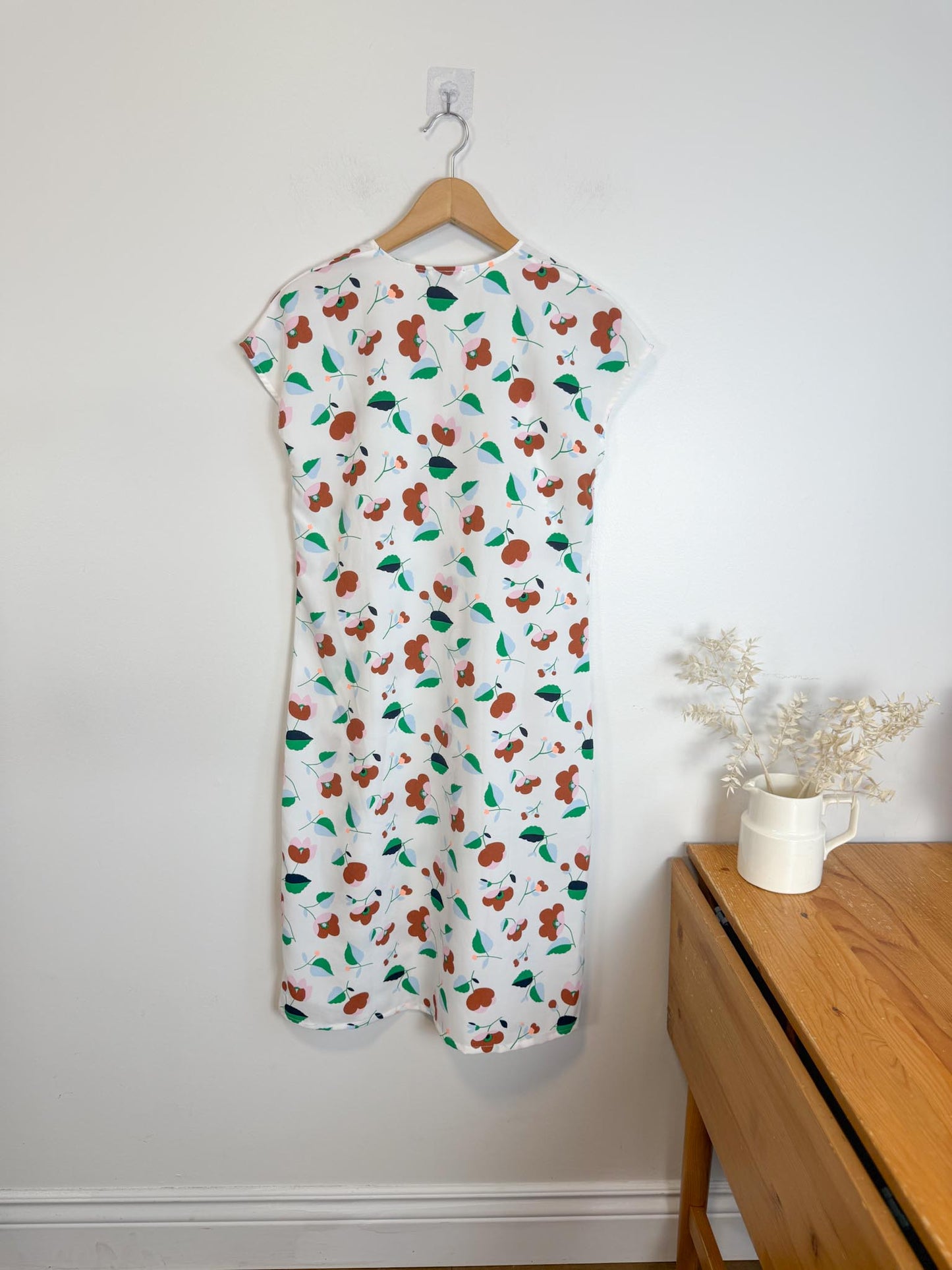 ESSENTIEL ANTWERP Floral Sleeveless Dress in White (Size M/L)
