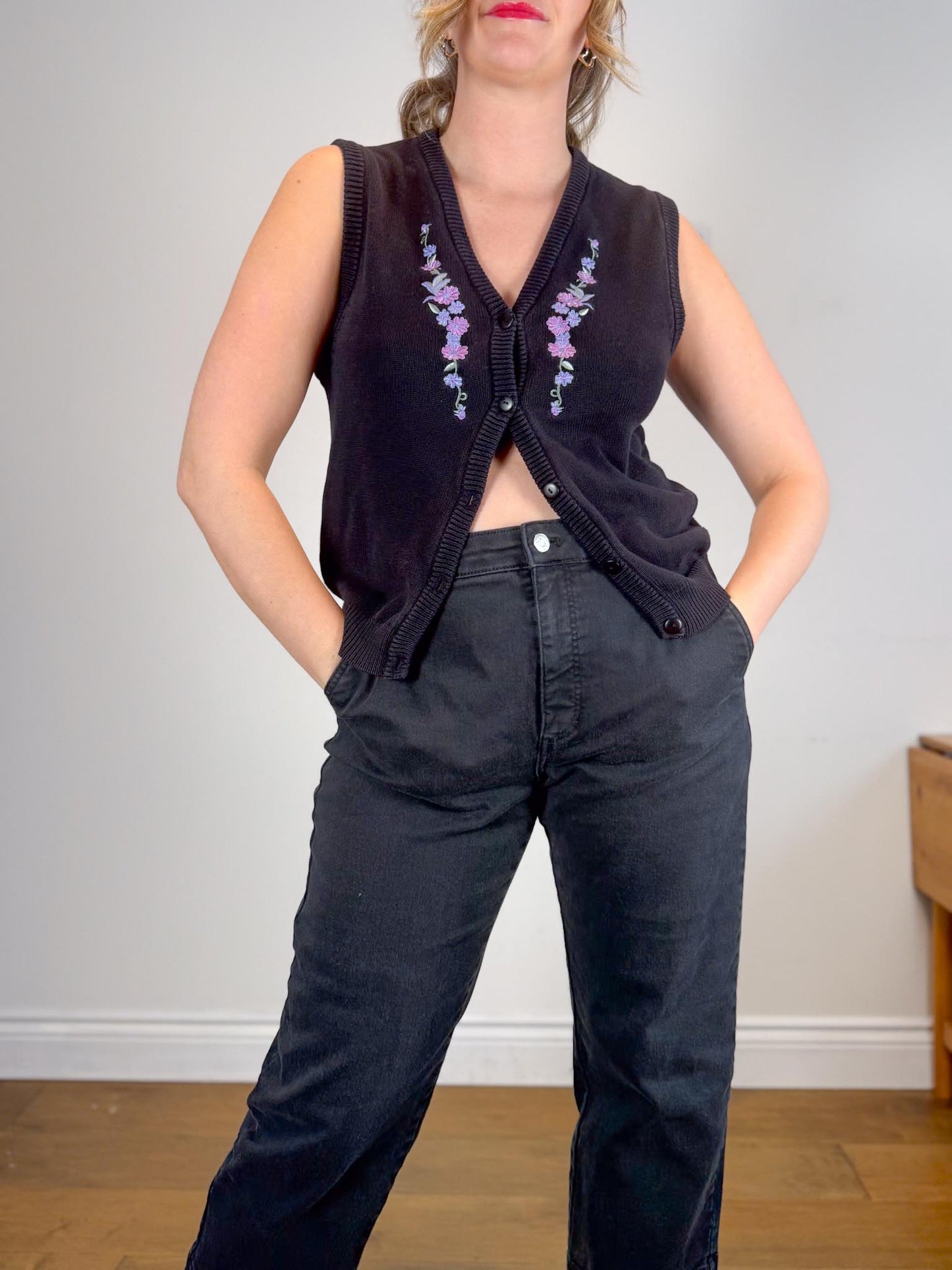 Vintage Floral Embroidered Sweater Vest in Black/Purple (Size S)