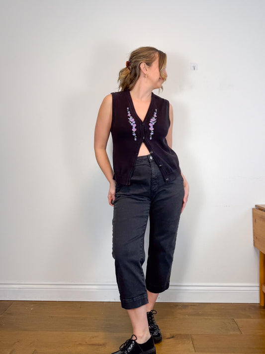 Vintage Floral Embroidered Sweater Vest in Black/Purple (Size S)
