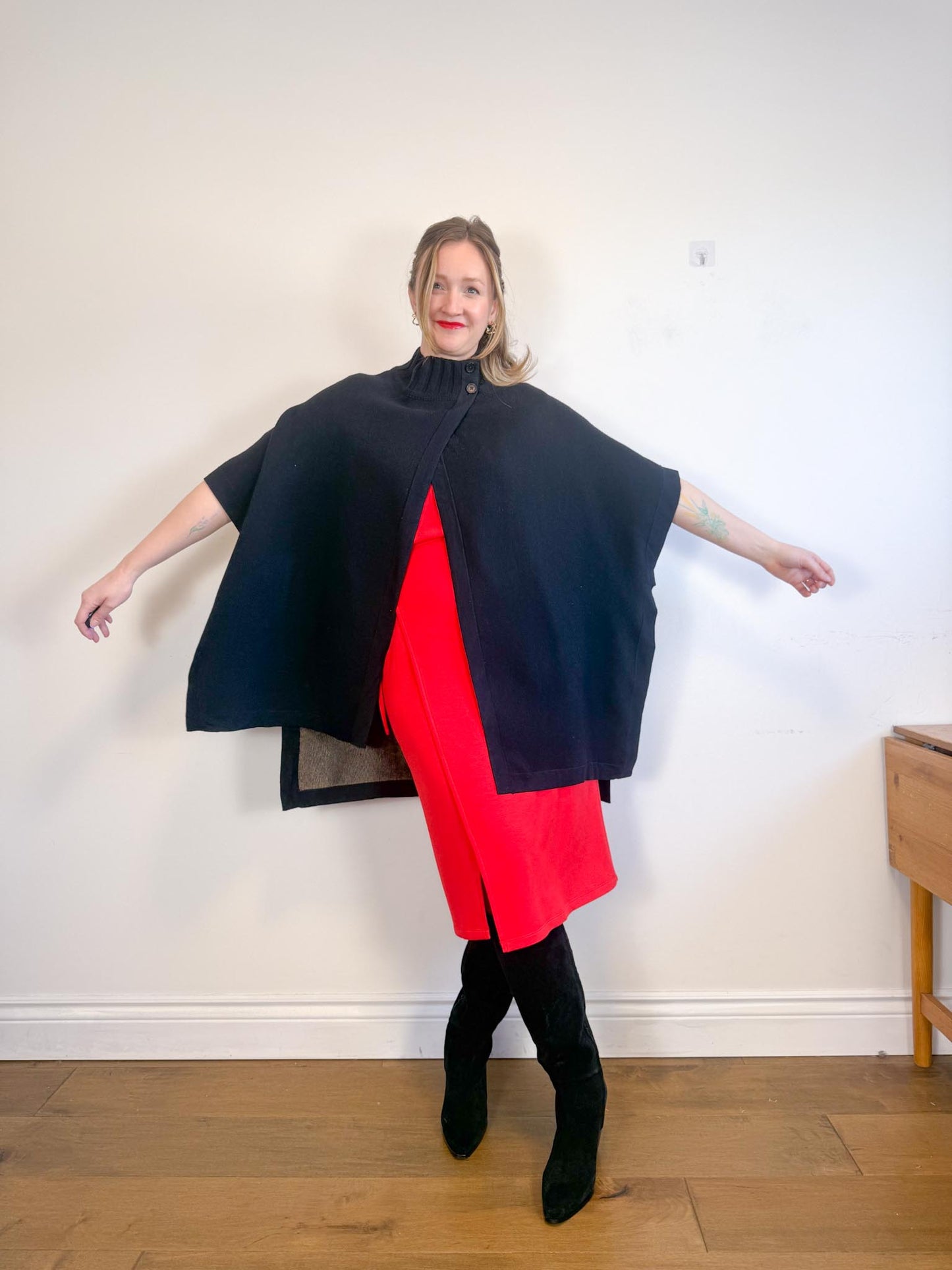 Theory Palomino Reversible Wool Cape Jacket in Black (Size M/L)