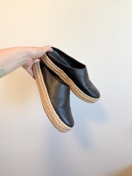 Vince "Women's Ulla Slip On Espadrille Flats" (Size 8.5)