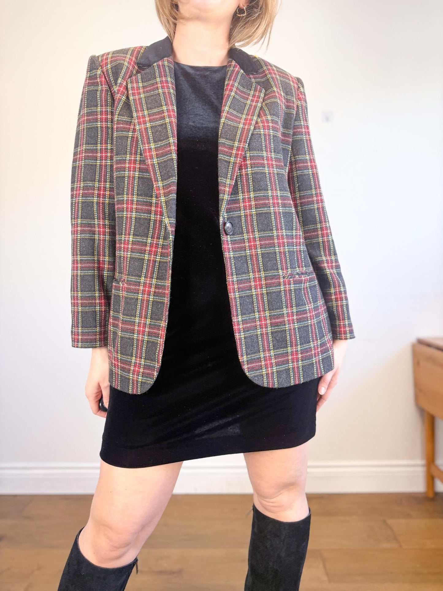 Vintage Plaid Blazer in Black/Red (Size L)