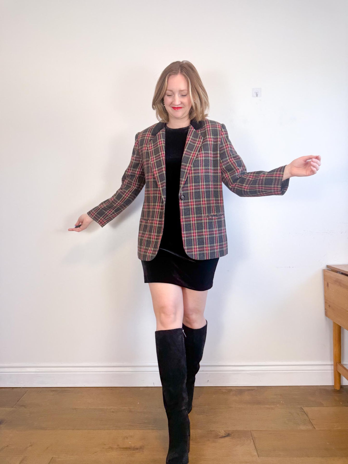 Vintage Plaid Blazer in Black/Red (Size L)