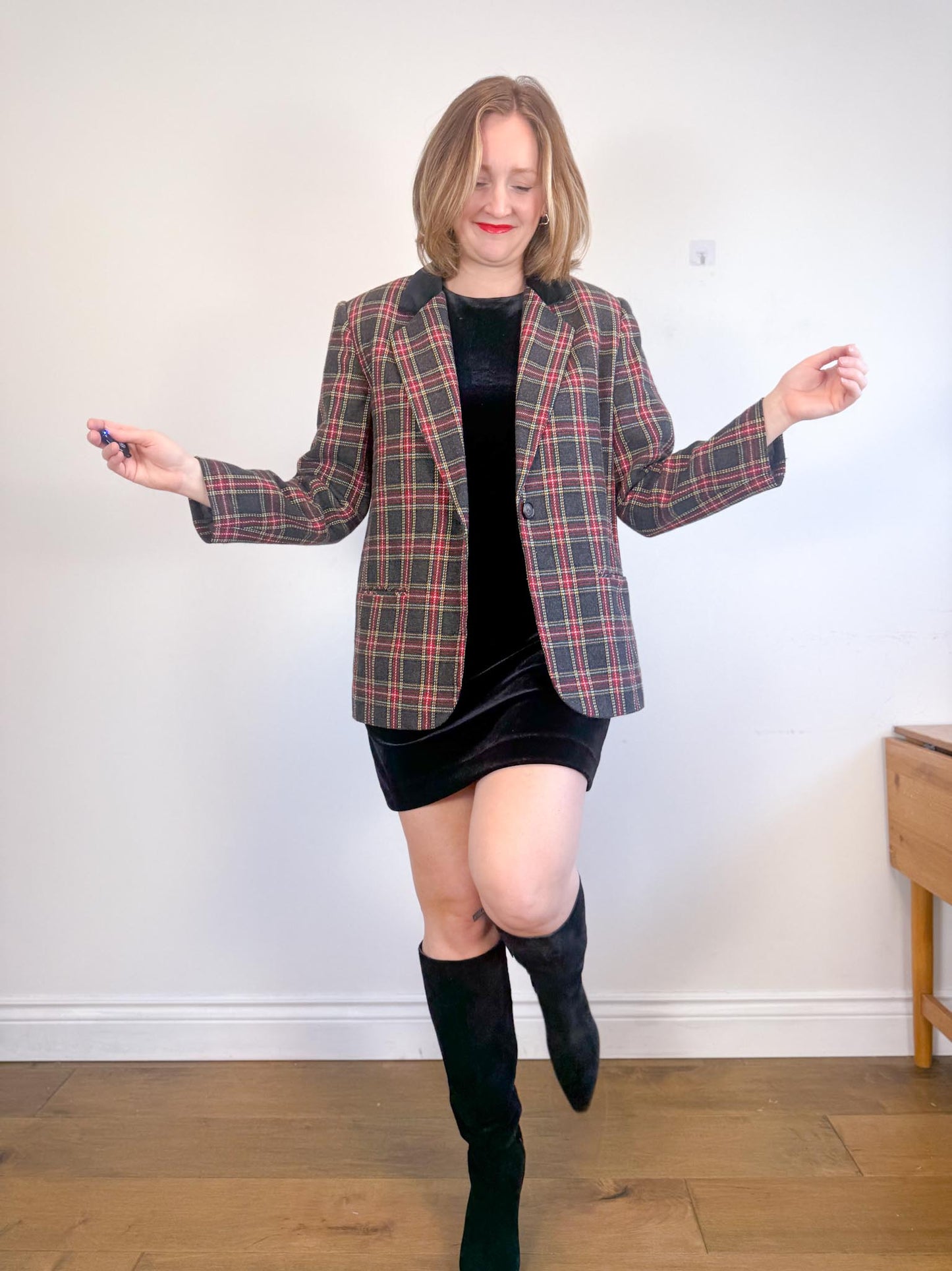 Vintage Plaid Blazer in Black/Red (Size L)