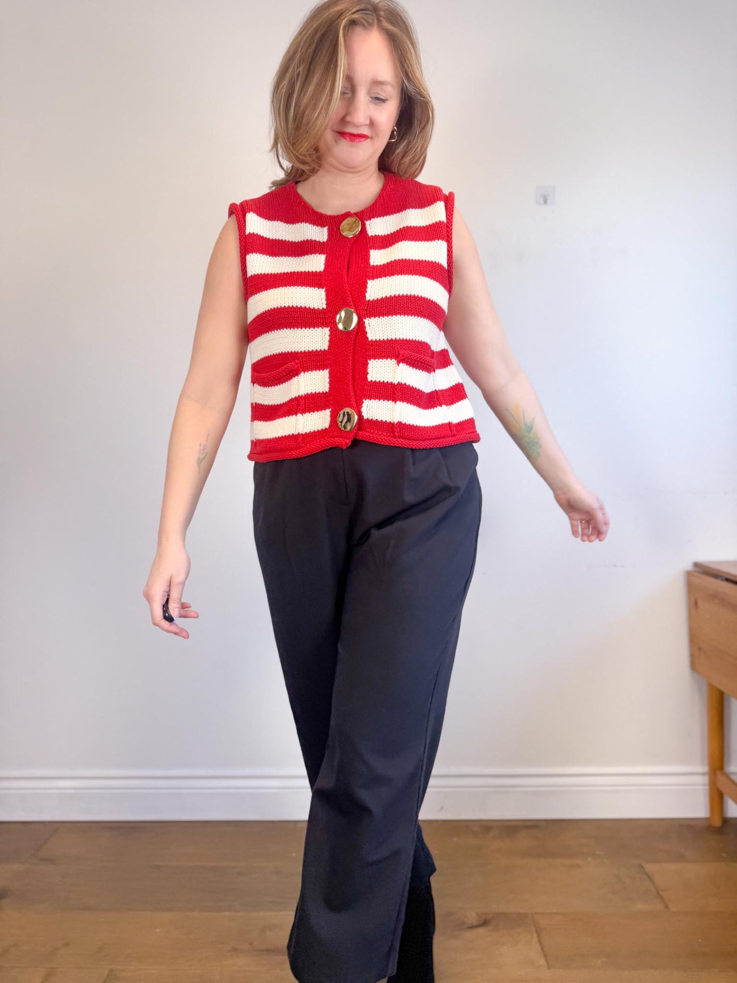 Zara Striped Sweater Vest in Red/White (Size M/L)