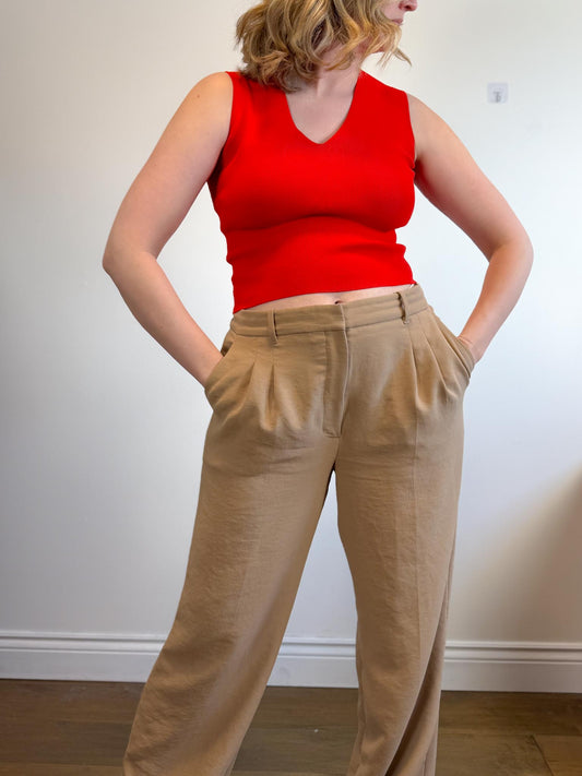 Judith & Charles V-Neck Cropped Top in Red (Size S/M)
