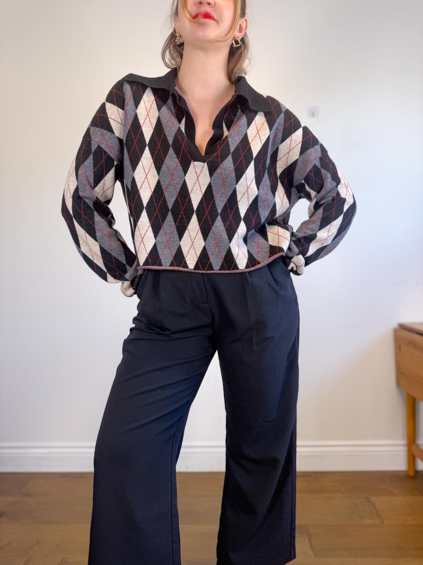Argyle Collared Cropped Sweater in Black/Red/White (Size L/XL)