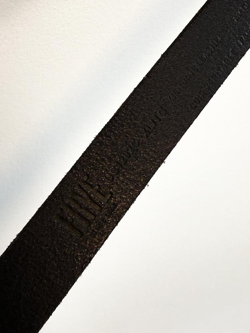 FRYE Thin Leather Belt in Black (Size XL)