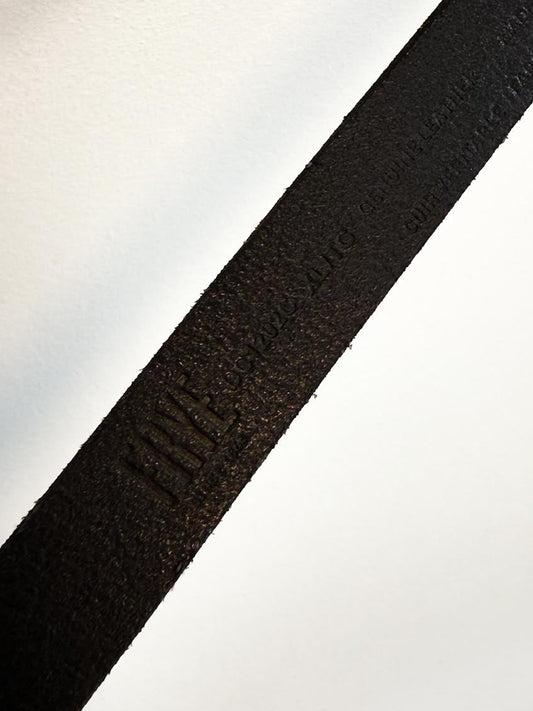 FRYE Thin Leather Belt in Black (Size XL)