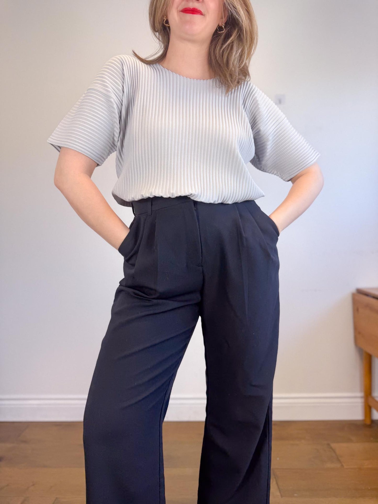 Abercrombie & Fitch High Rise Trousers in Black (Size 31)