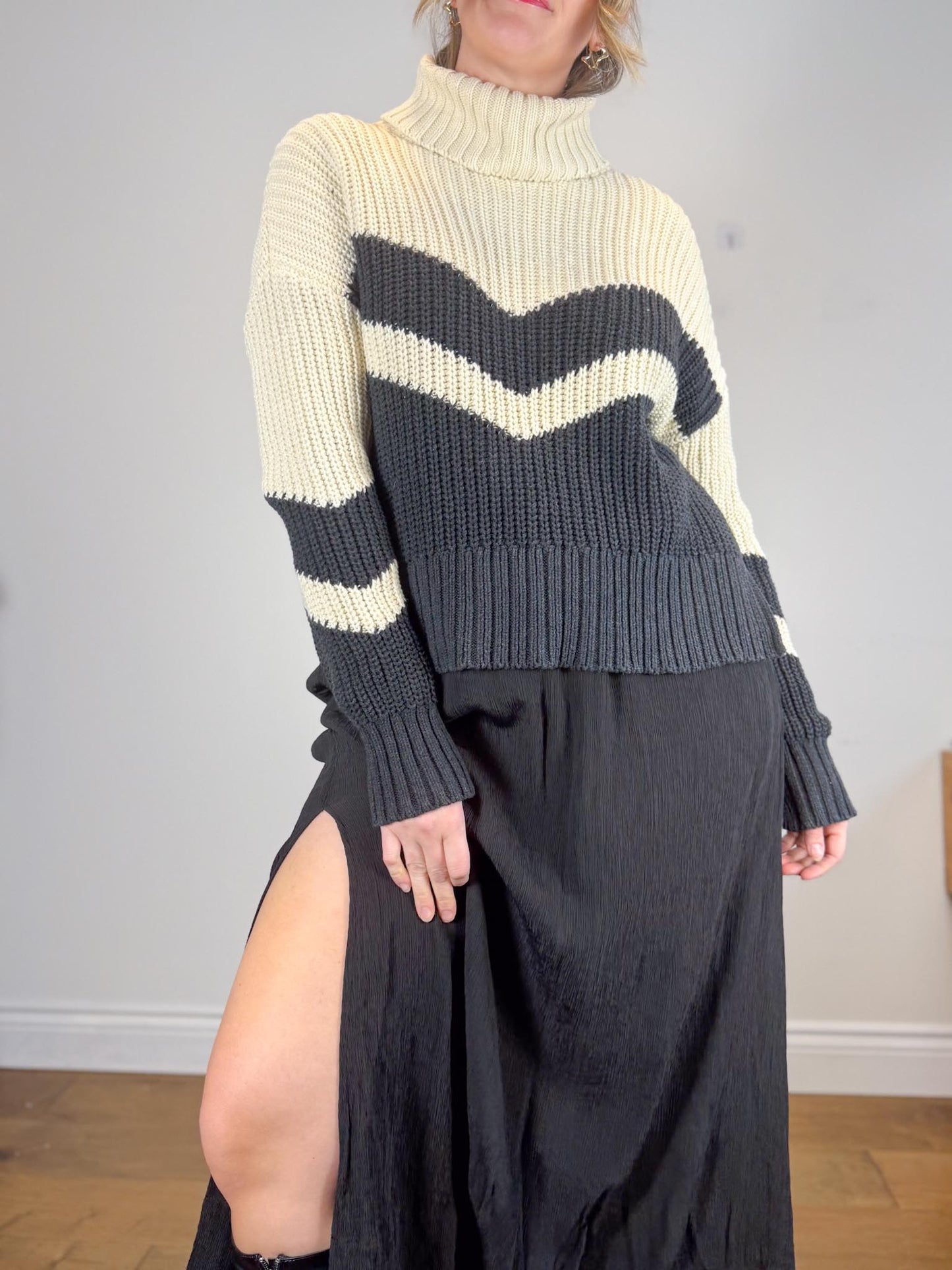 Veronica Beard Knit Turtleneck Sweater (Size M)