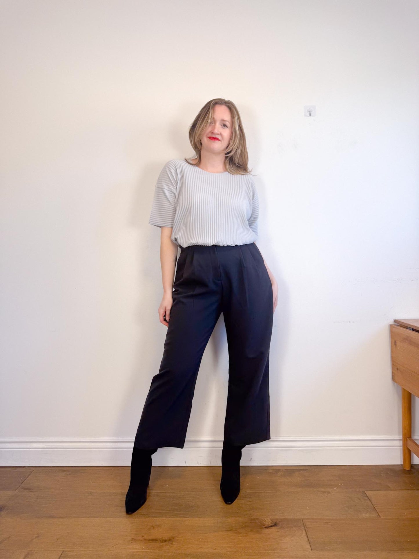 Abercrombie & Fitch High Rise Trousers in Black (Size 31)