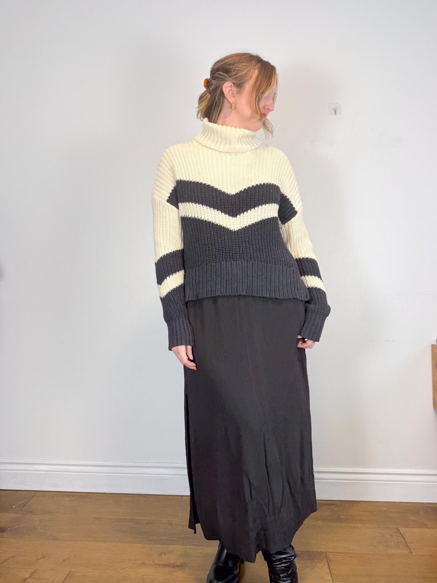 Everlane "Naia Ripple Skirt in Black" (Size XL)