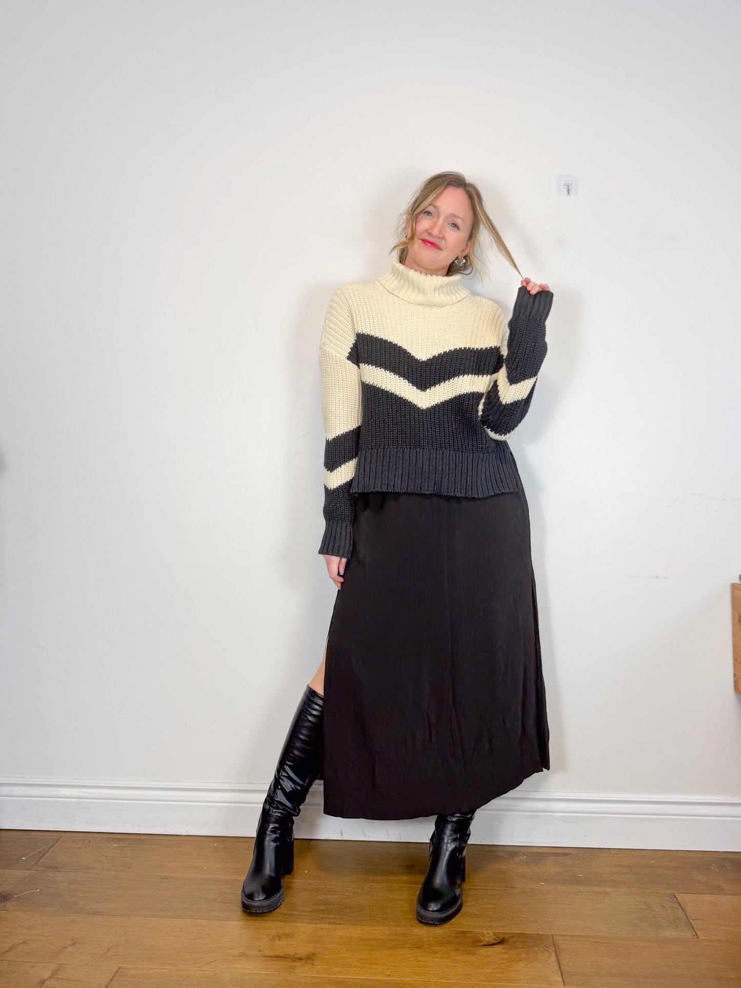 Veronica Beard Knit Turtleneck Sweater (Size M)