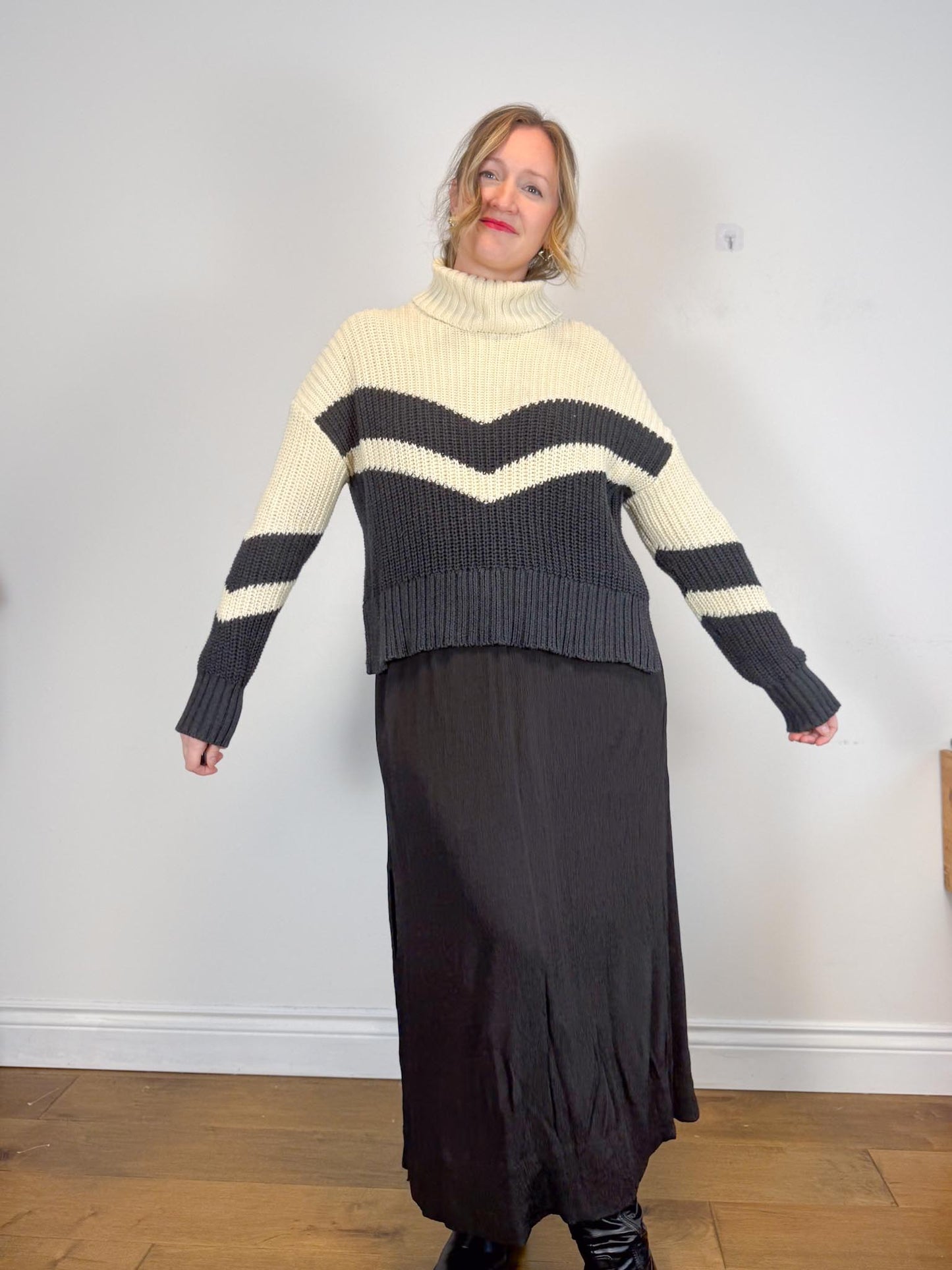 Veronica Beard Knit Turtleneck Sweater (Size M)