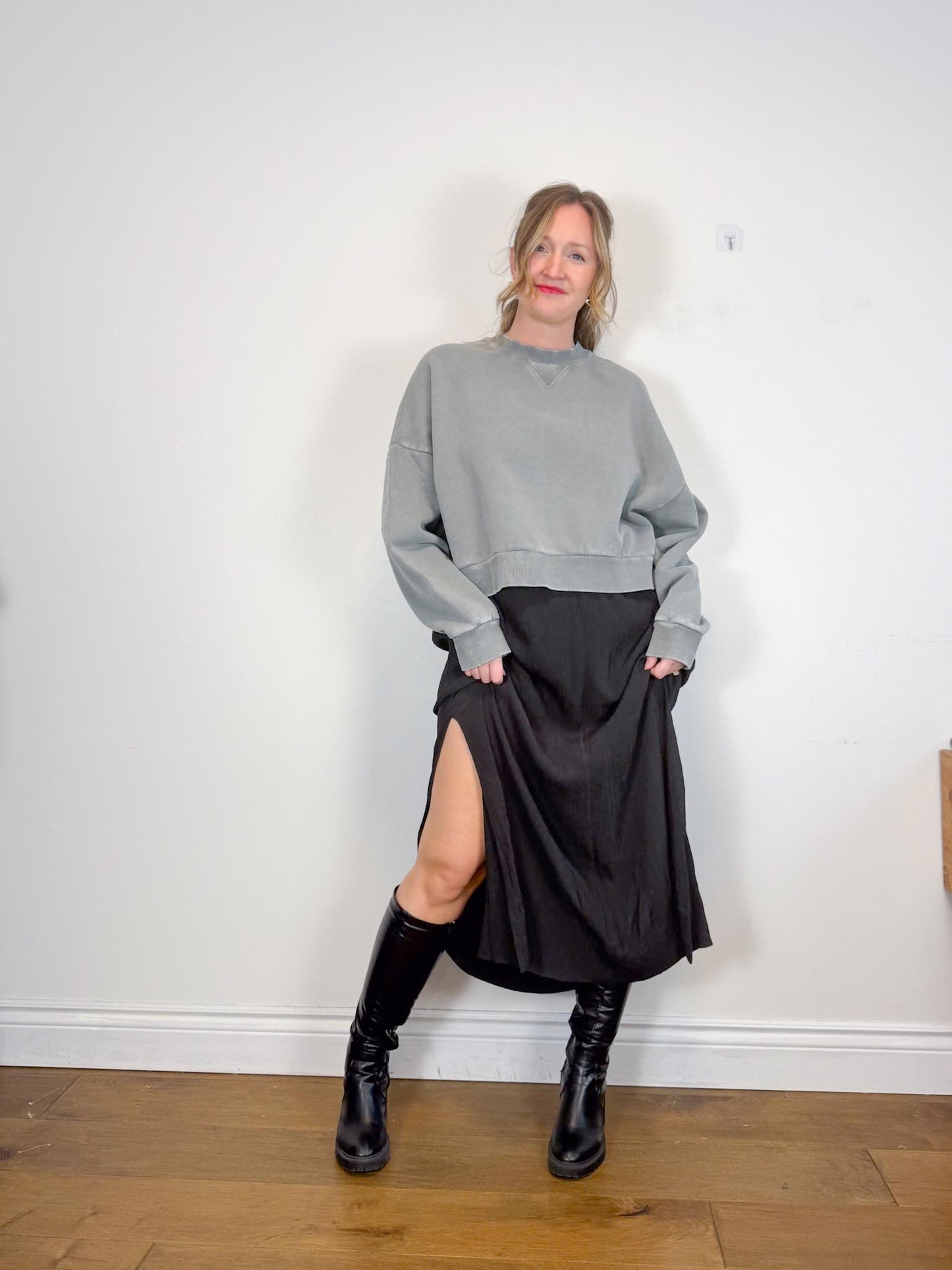 Everlane "Naia Ripple Skirt in Black" (Size XL)