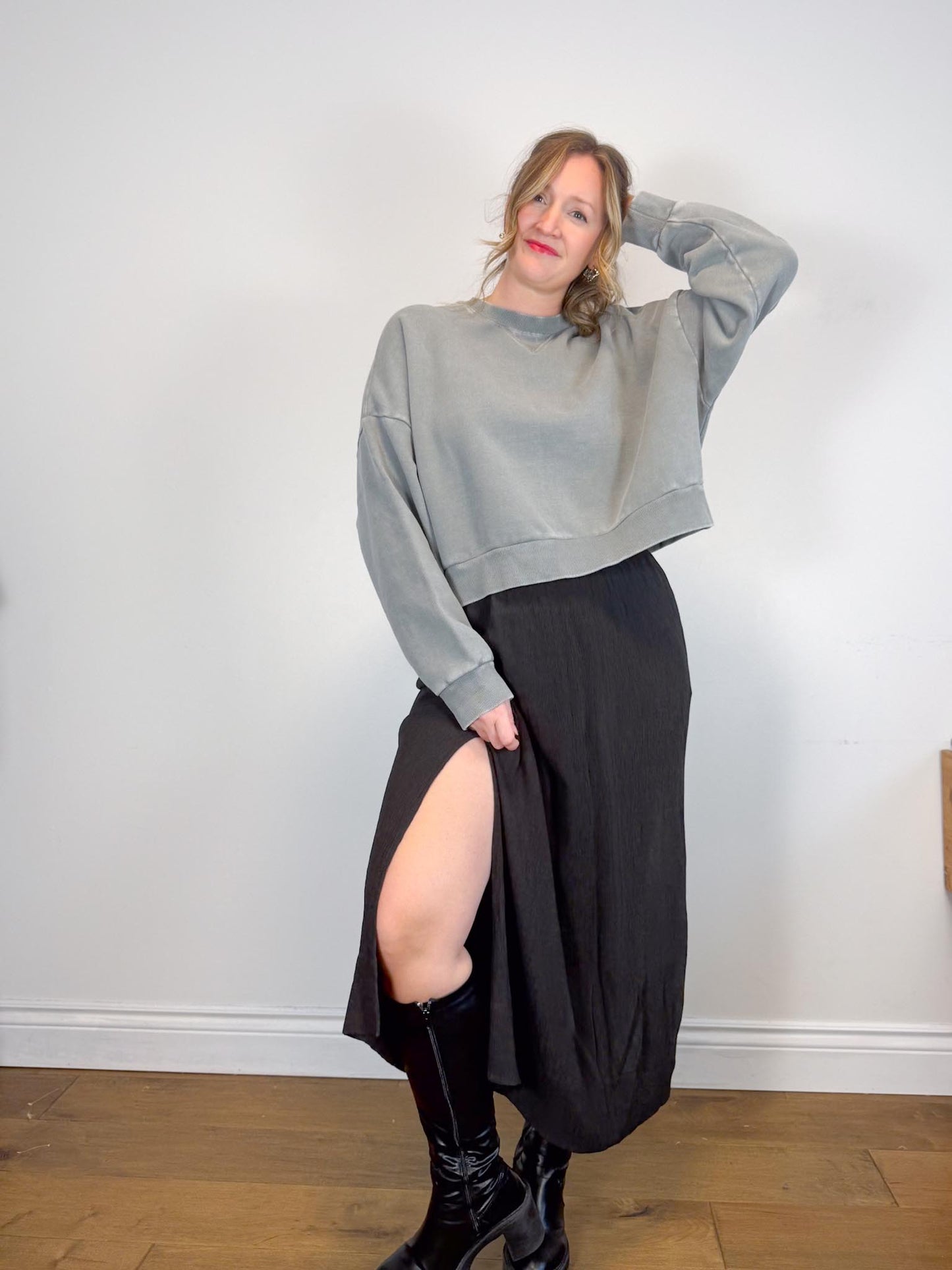 Everlane "Naia Ripple Skirt in Black" (Size XL)
