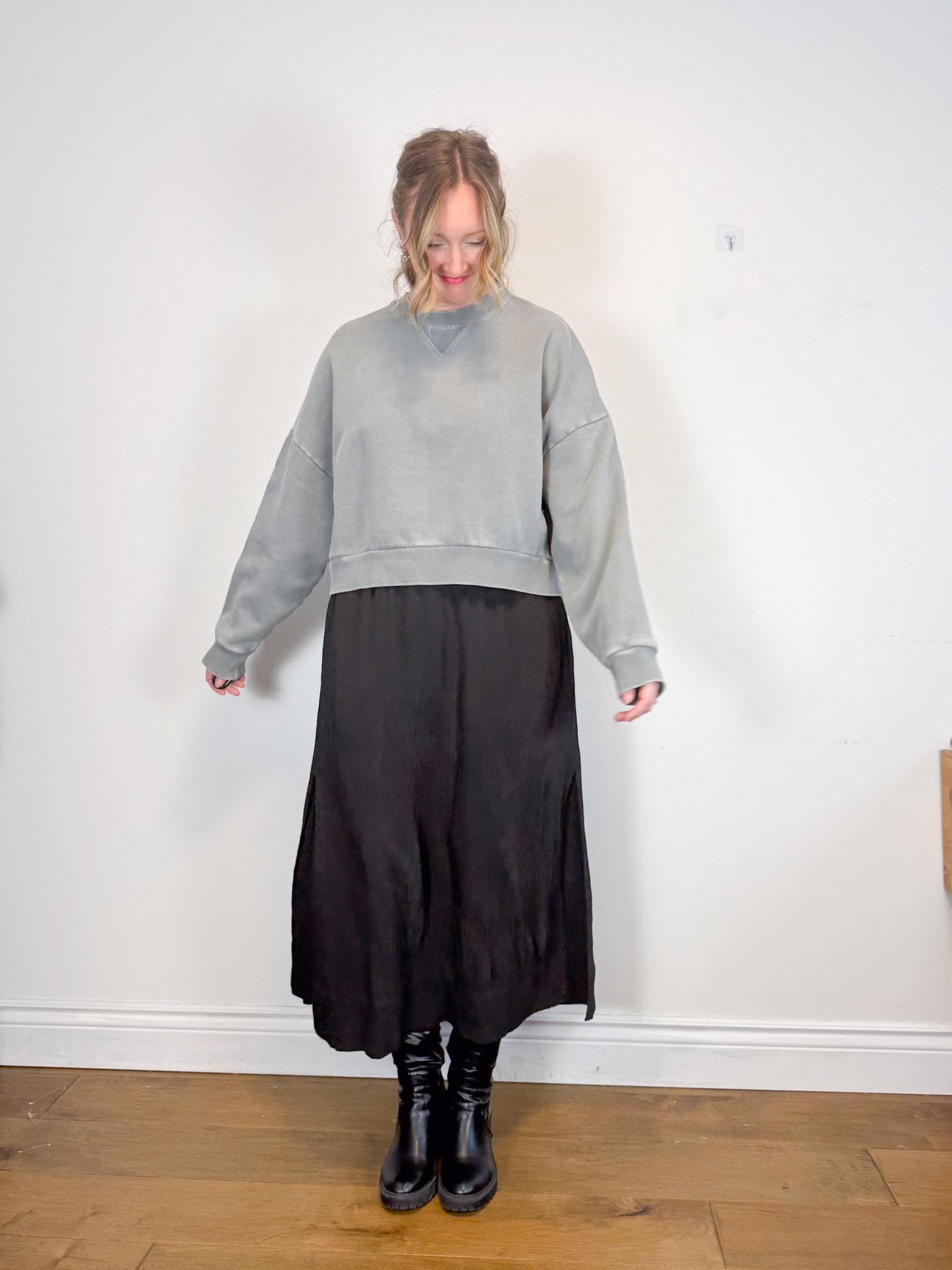 Everlane "Naia Ripple Skirt in Black" (Size XL)