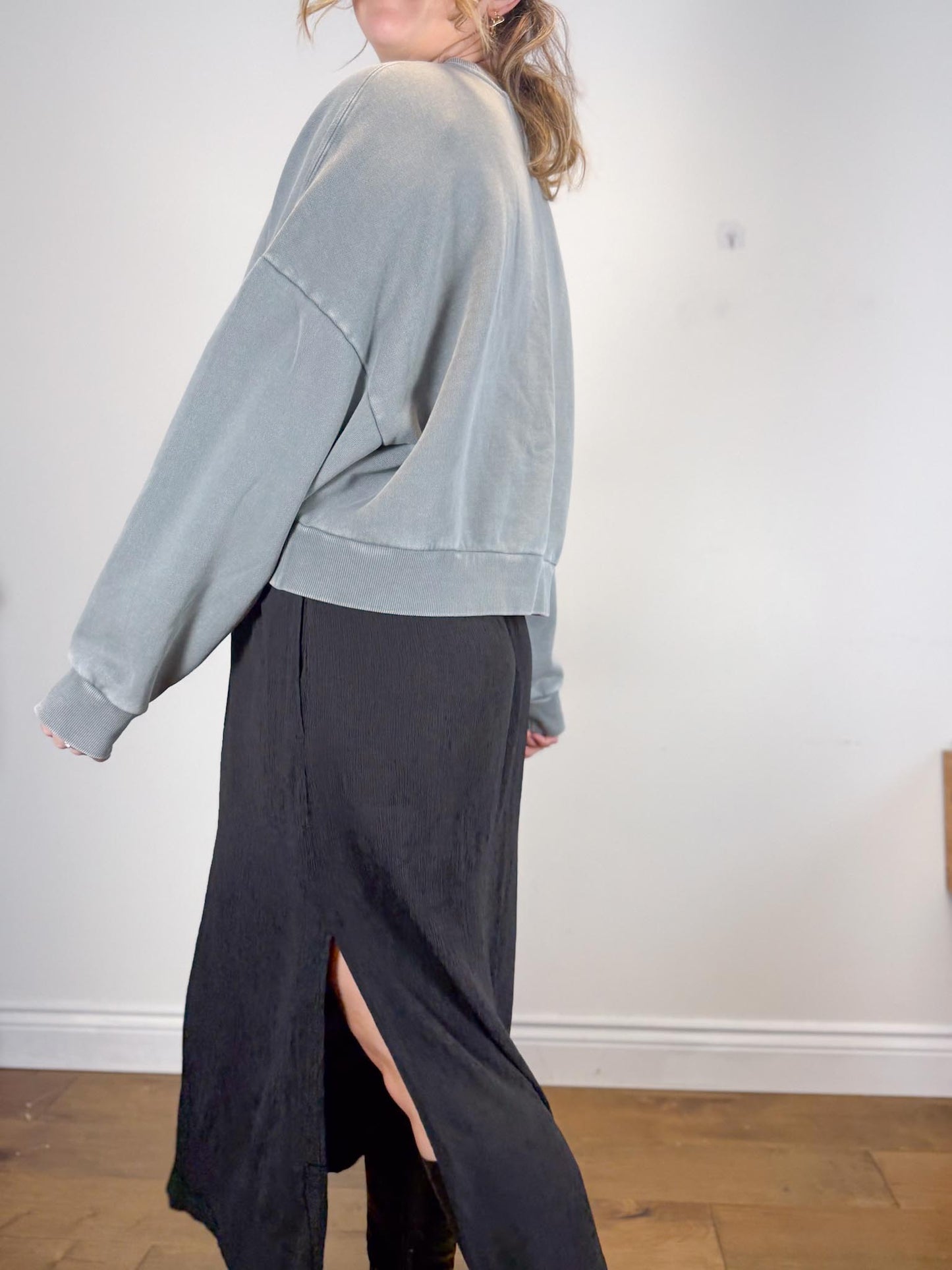 Everlane "Naia Ripple Skirt in Black" (Size XL)