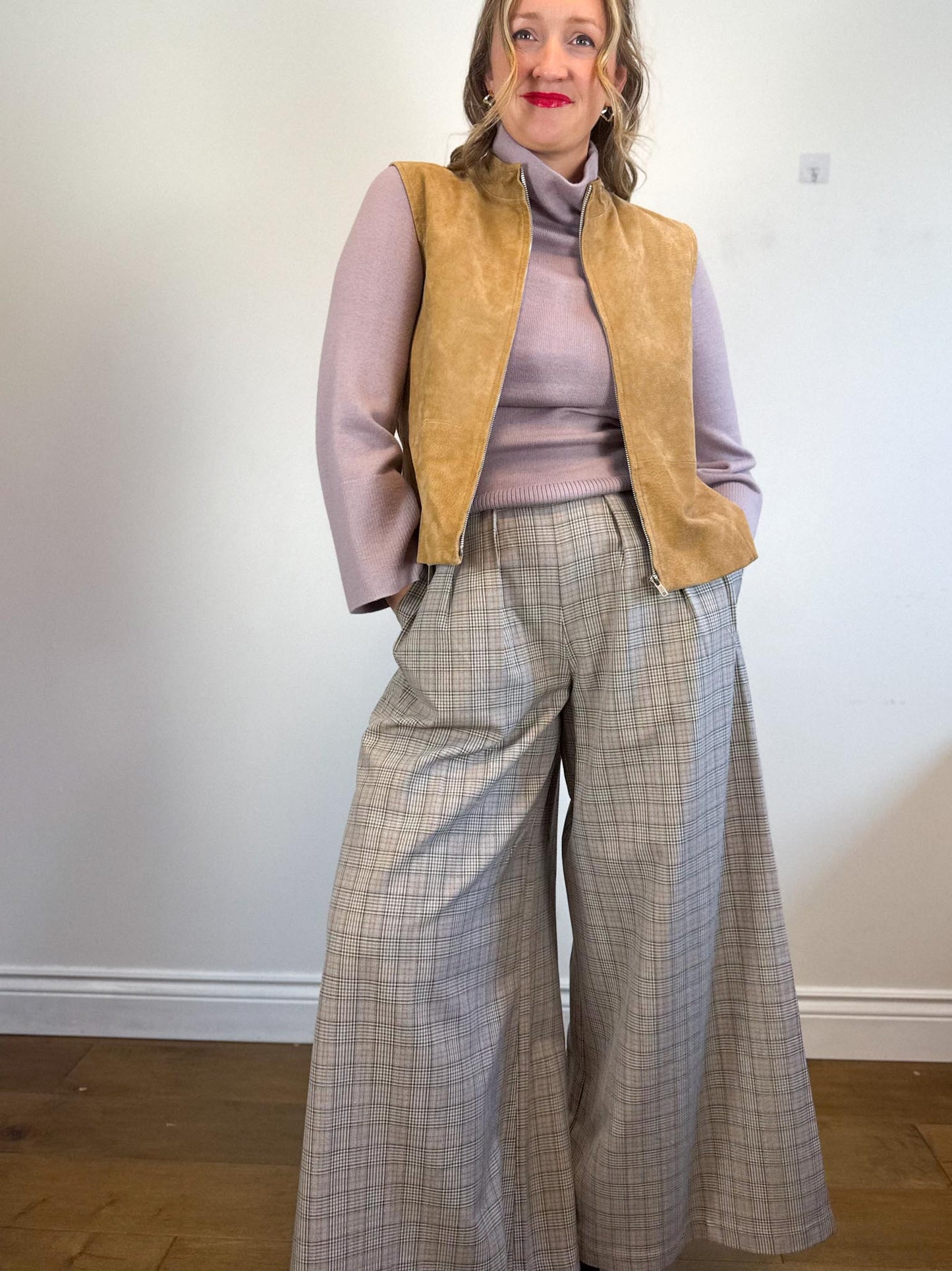 Vintage Leather Vest in Camel (Size M)