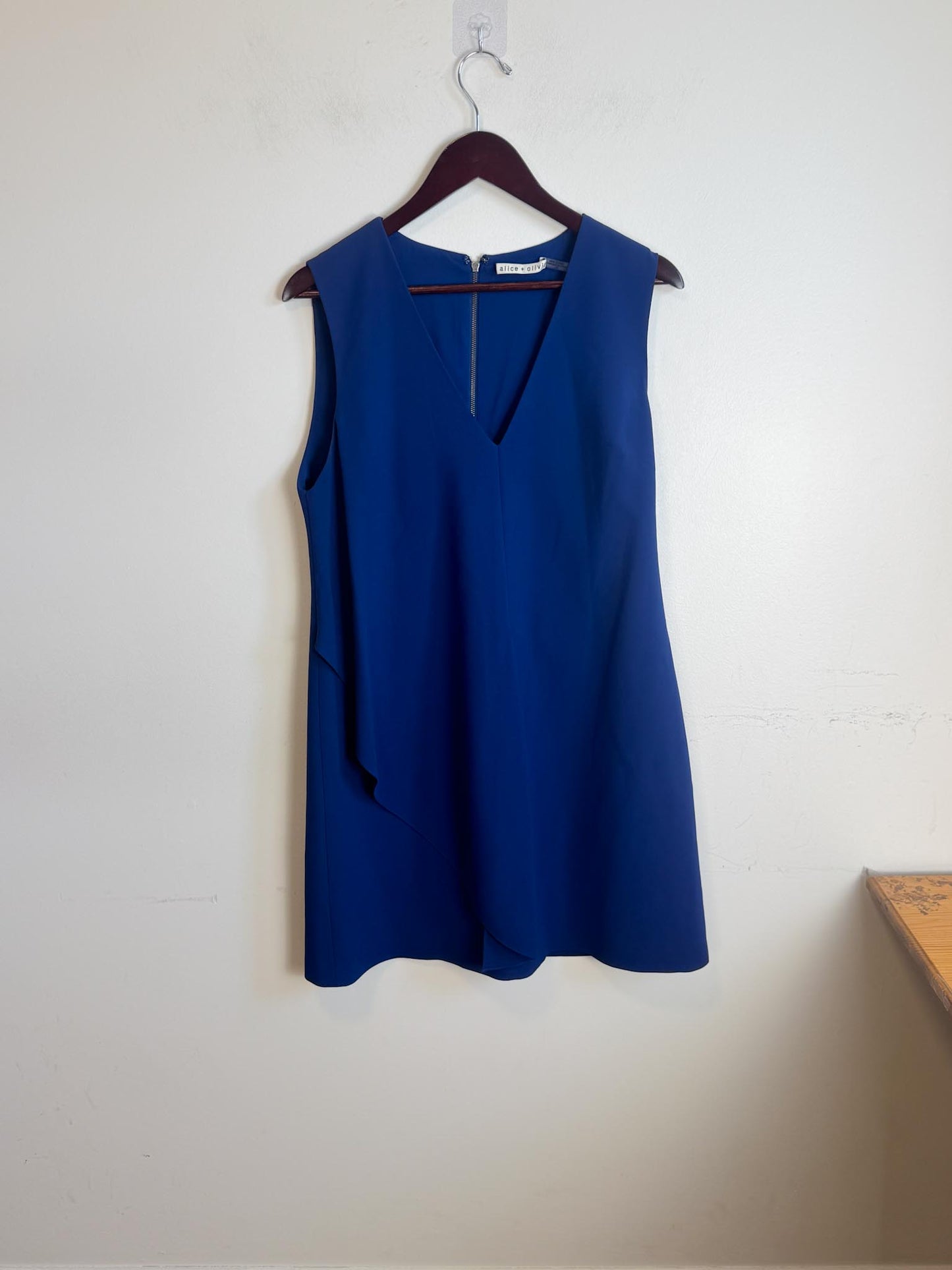 Alice + Olivia Ruffled Shift Dress in Blue (Size L)