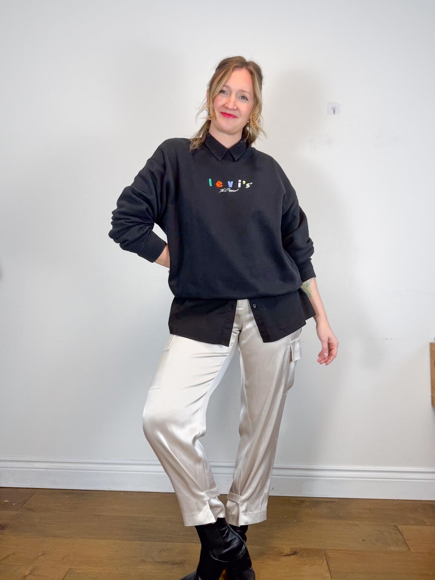 Levi's Relaxed Crewneck in Black with Embroidered Logo (Size L)