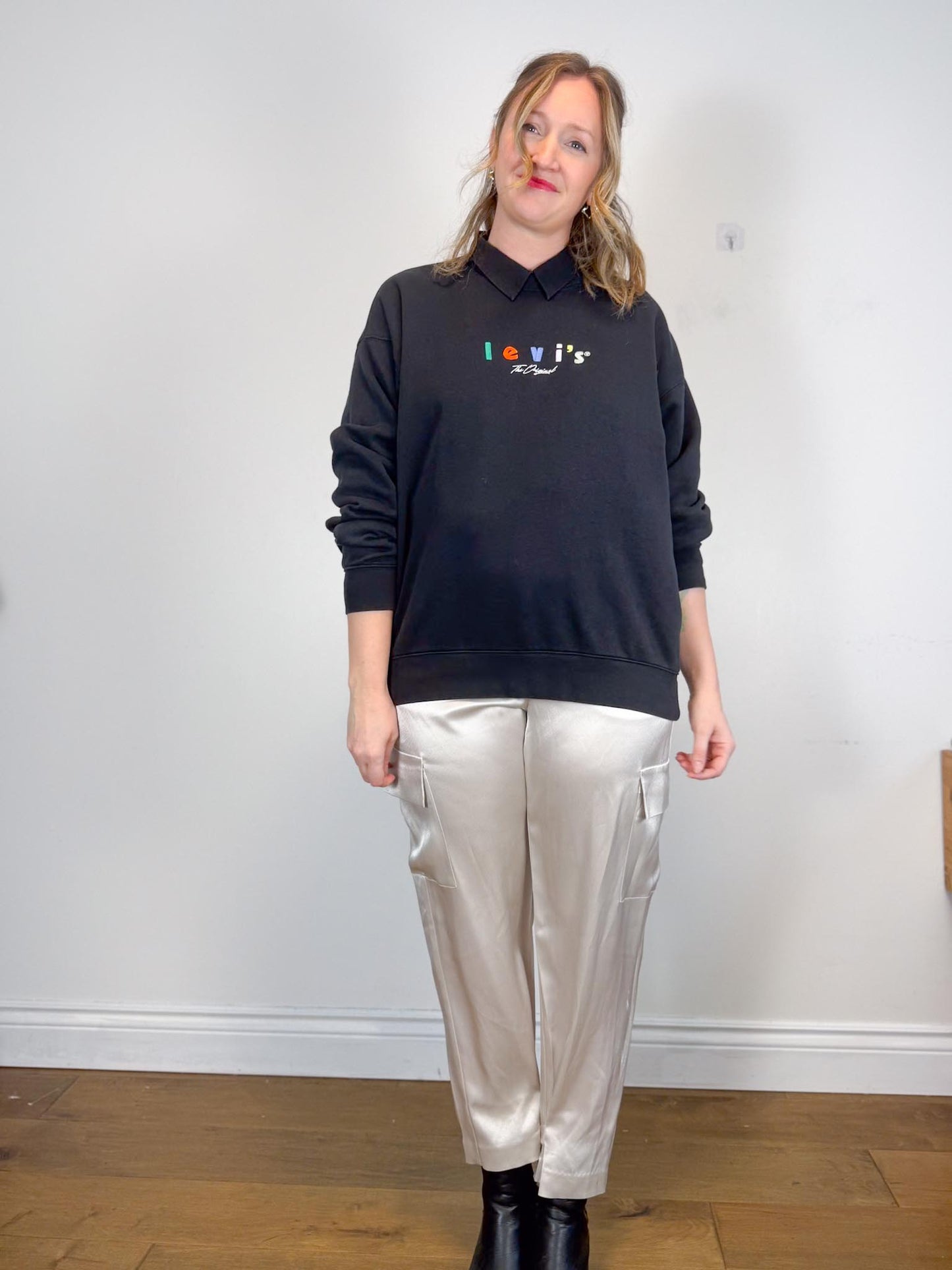 Levi's Relaxed Crewneck in Black with Embroidered Logo (Size L)