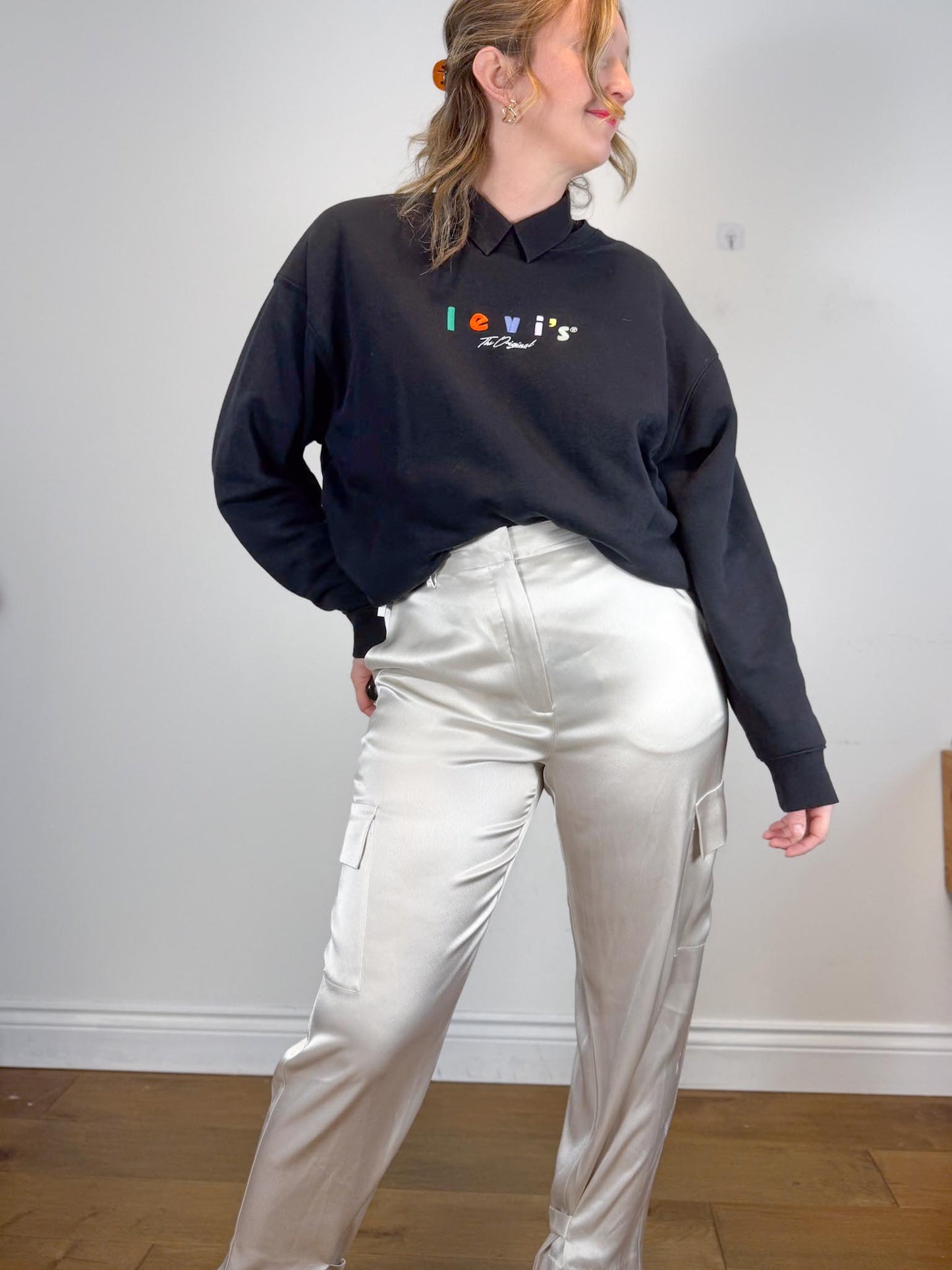 Levi's Relaxed Crewneck in Black with Embroidered Logo (Size L)