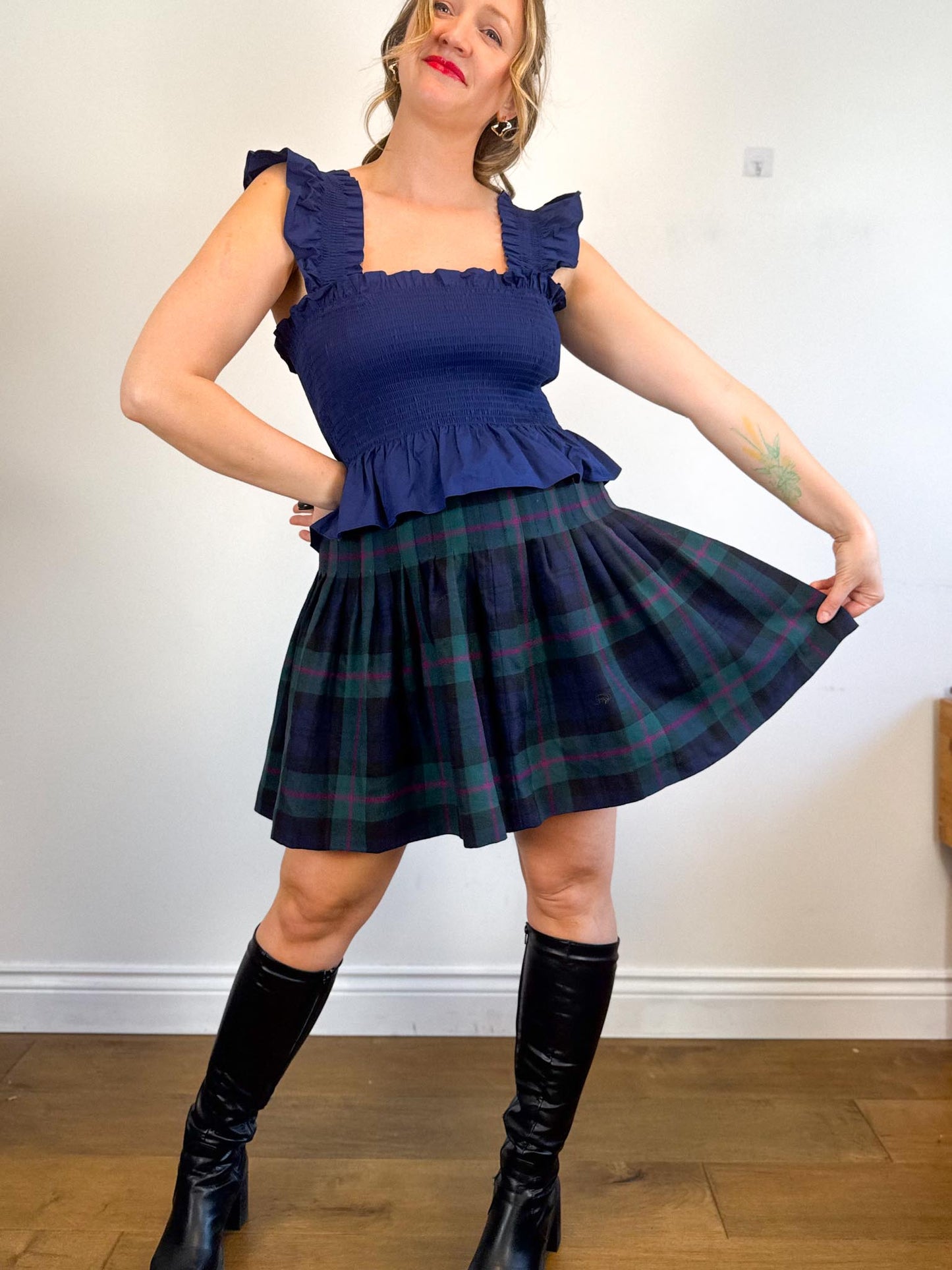 HILL HOUSE "The Ellie Crop Top in Navy" (Size S)