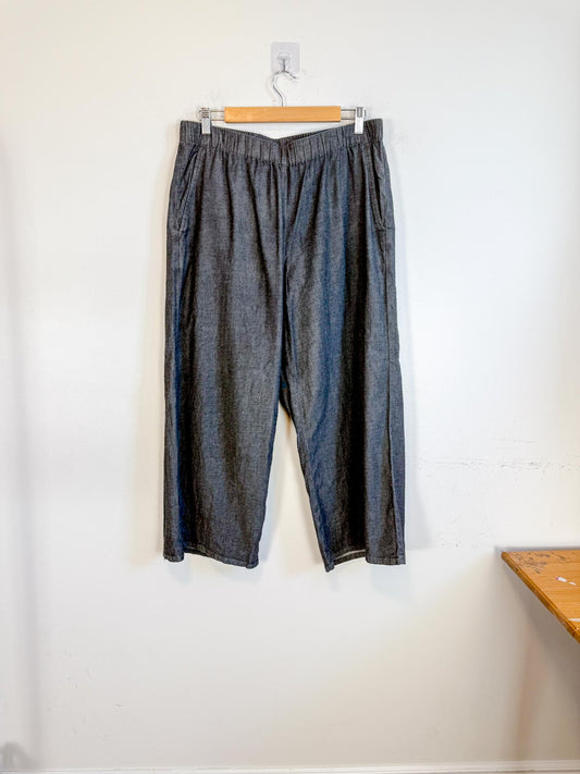 Eileen Fisher Cropped Wide Leg Pants in Grey (Size M)