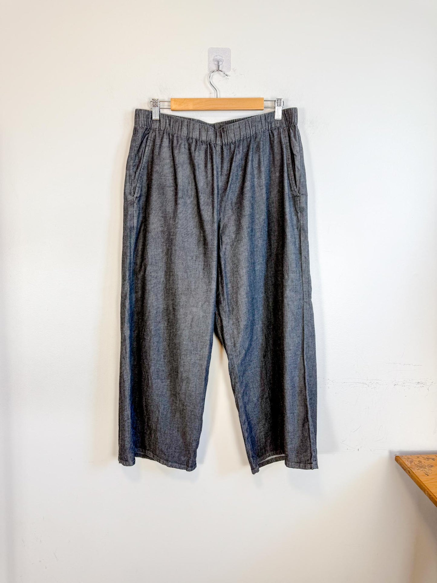 Eileen Fisher Cropped Wide Leg Pants in Grey (Size M)