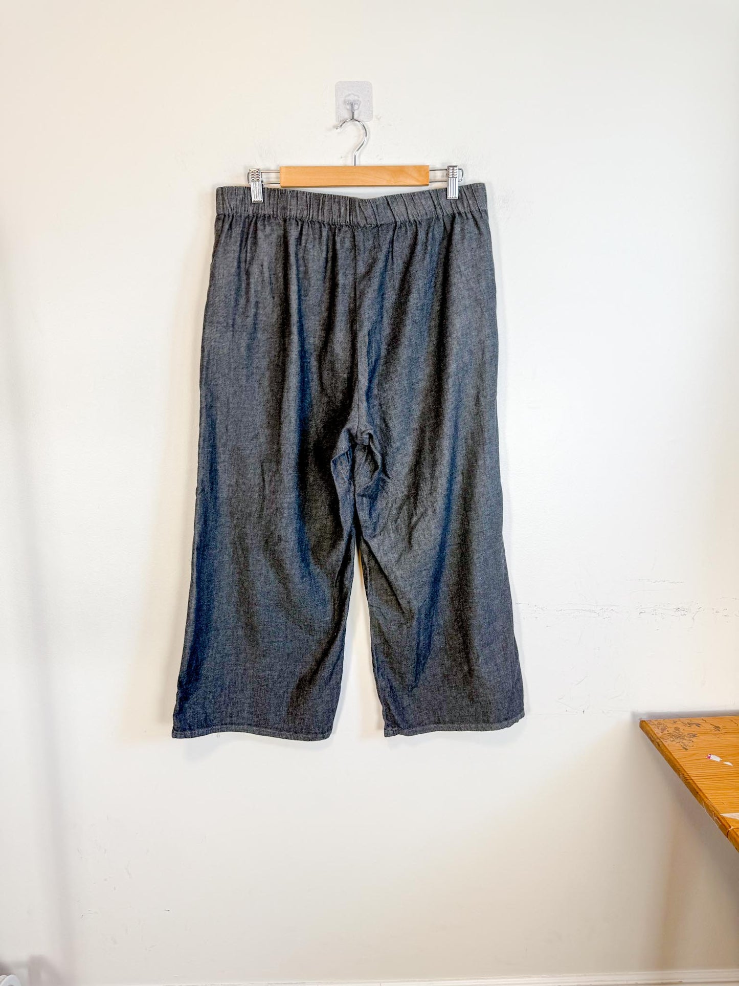 Eileen Fisher Cropped Wide Leg Pants in Grey (Size M)