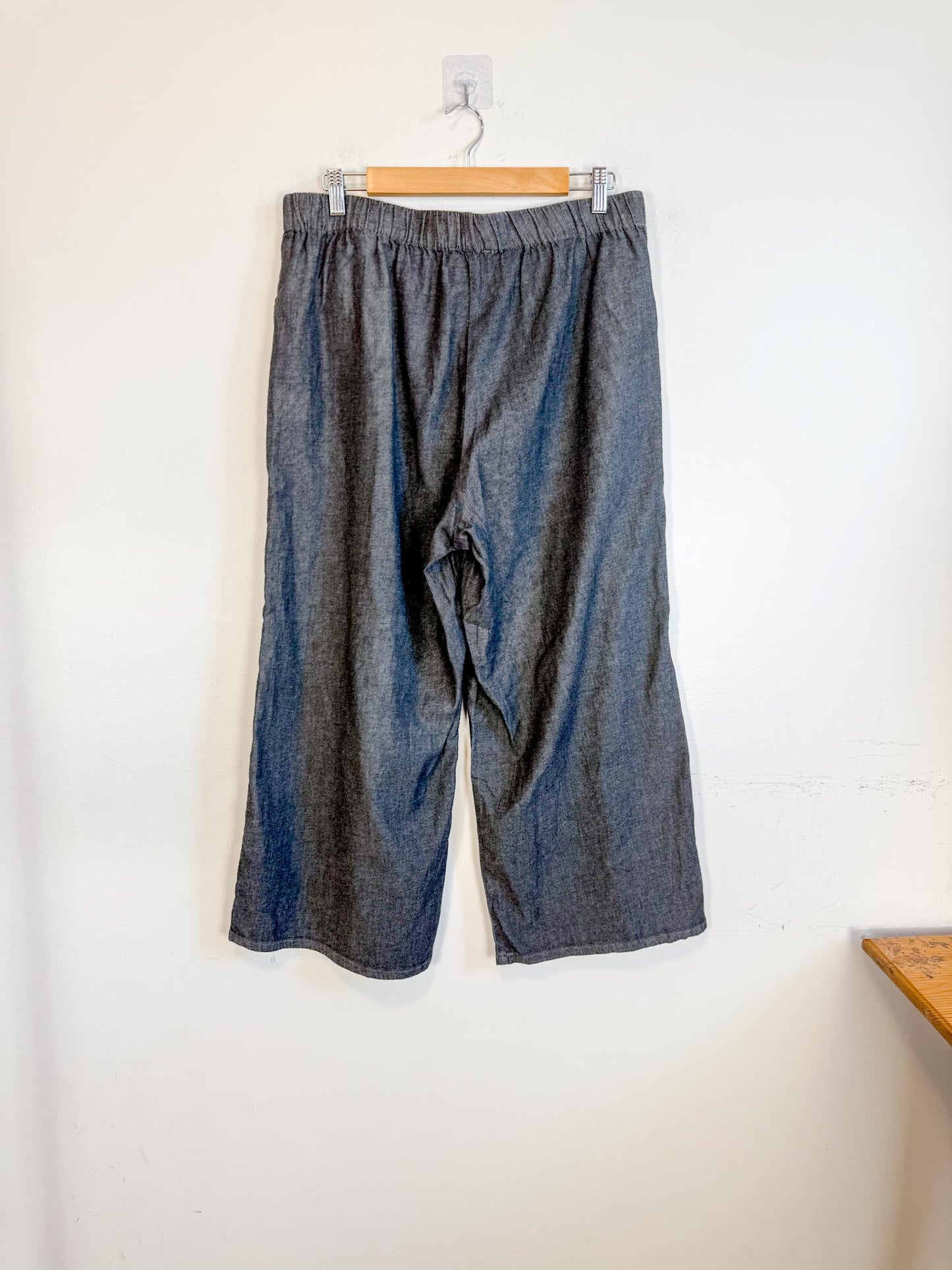 Eileen Fisher Cropped Wide Leg Pants in Grey (Size M)