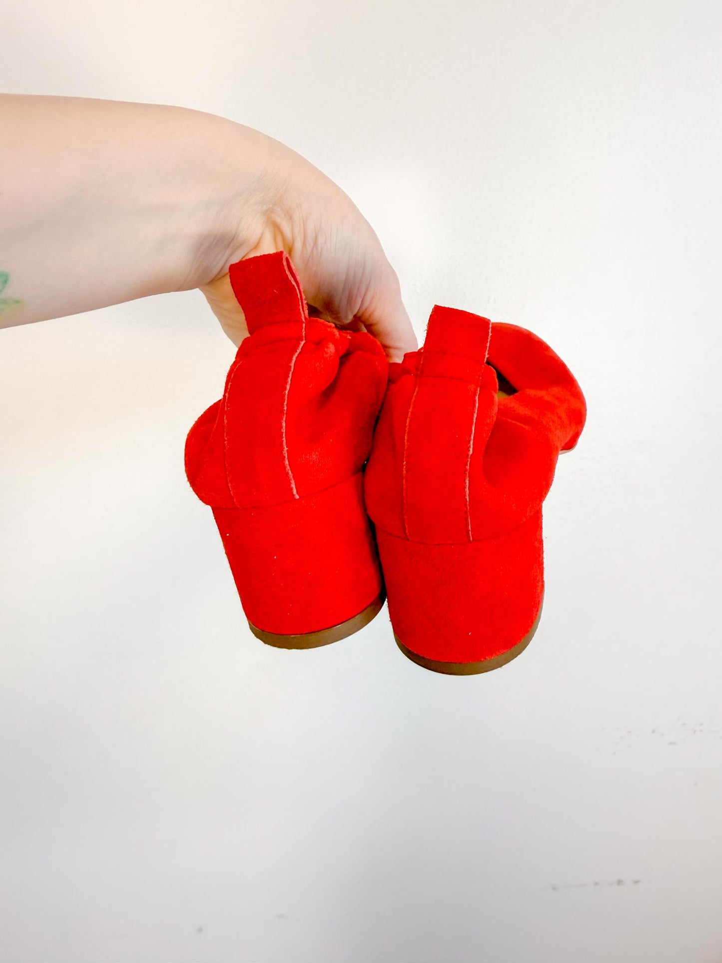 Everlane "The Leather Day Heel in Vibrant Red Suede" (Size 8)