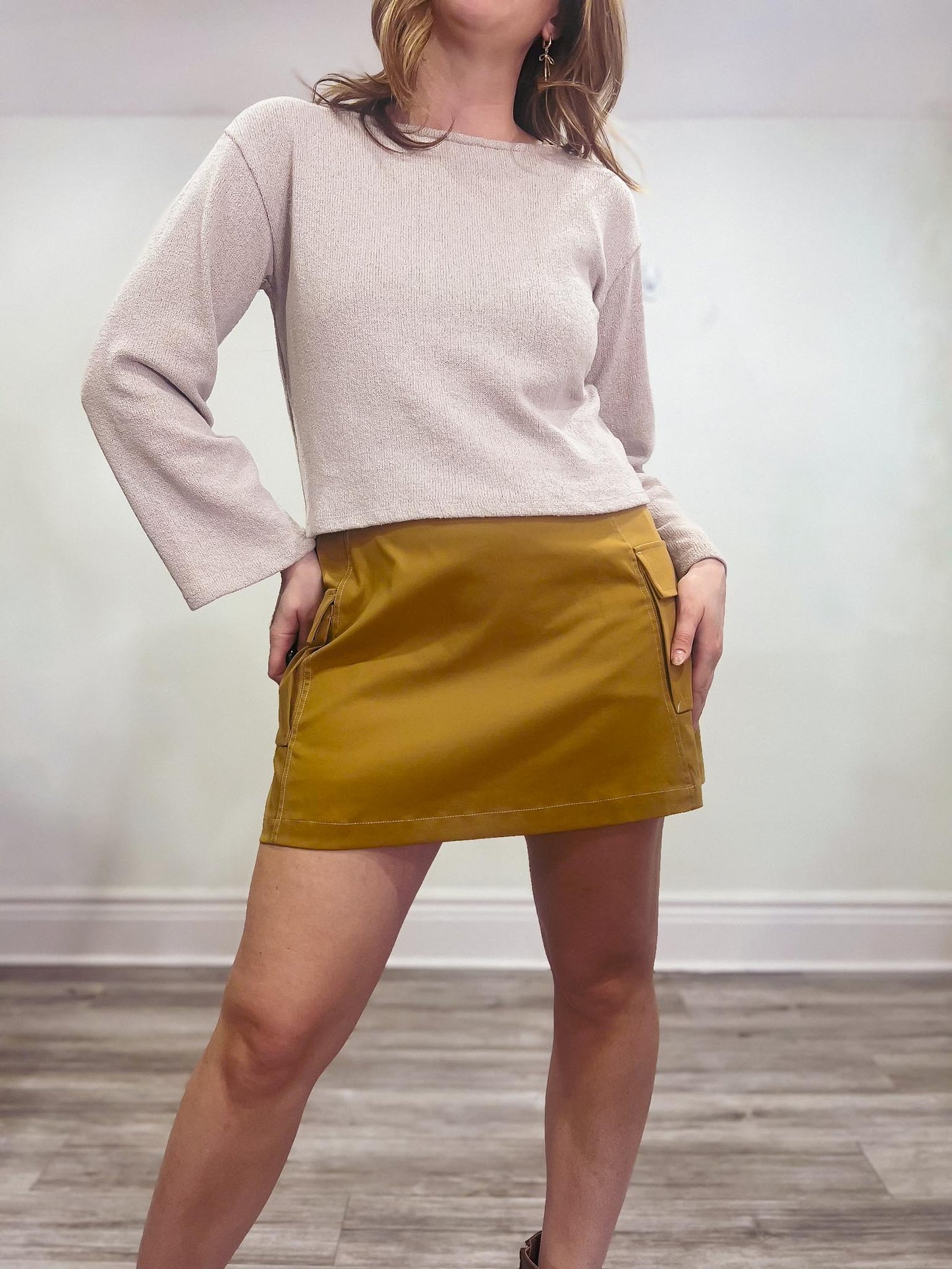 H&M Wide Arm Long Sleeve Cropped Tee in Beige (Size S)