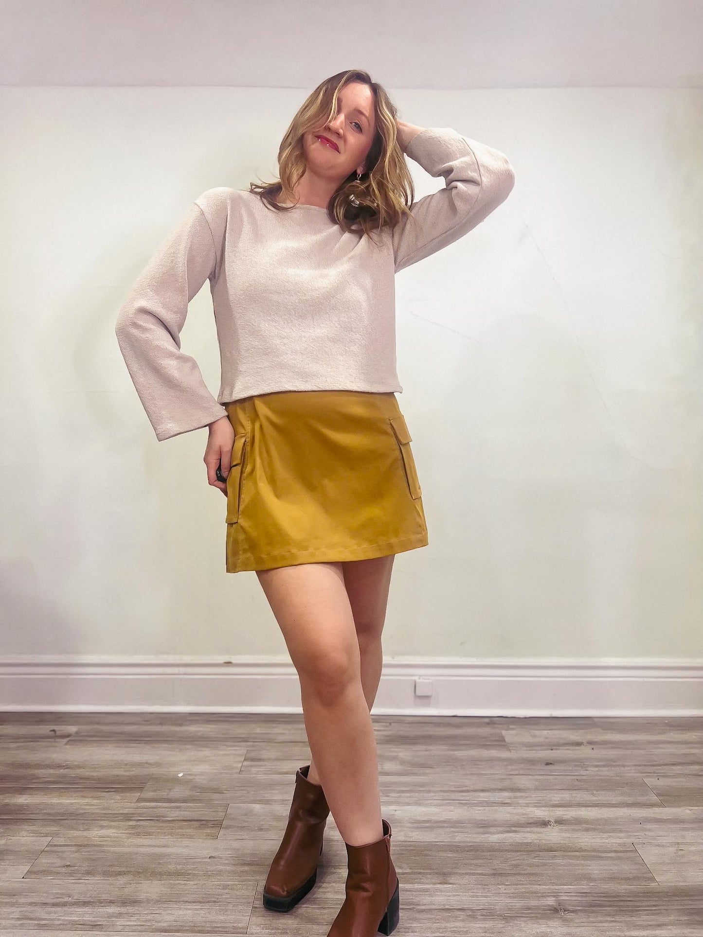 H&M Wide Arm Long Sleeve Cropped Tee in Beige (Size S)