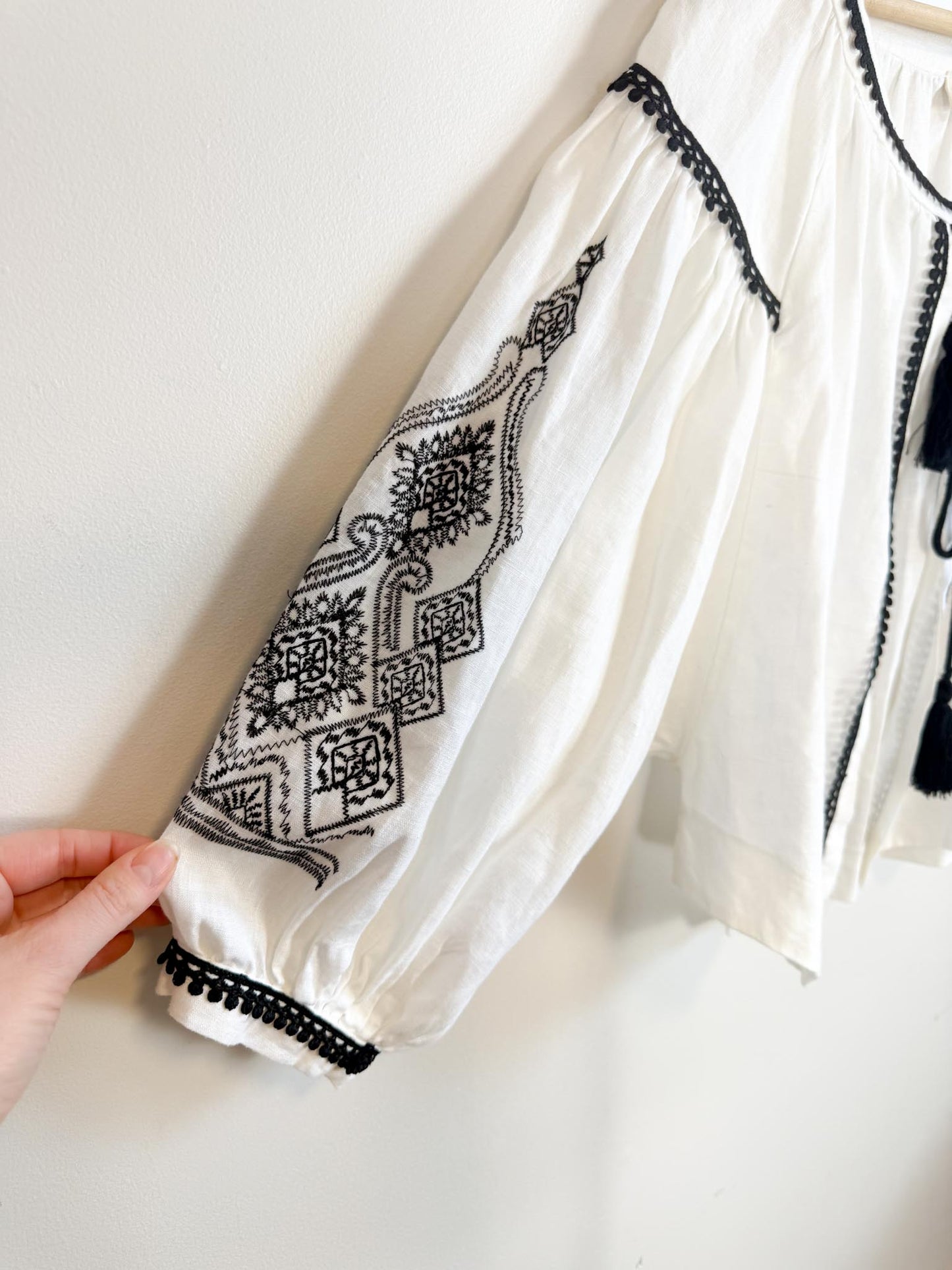 AGGEL Linen Embroidered Front Tie Blouse (Size M/L)