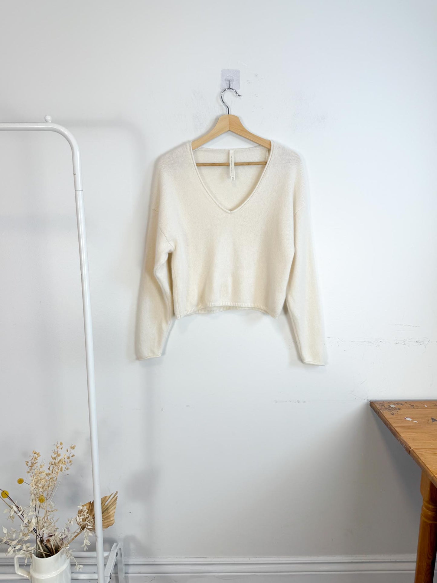 The Group Babaton "Genre Cashmere Cropped Sweater in Cream" (Size XS/S)