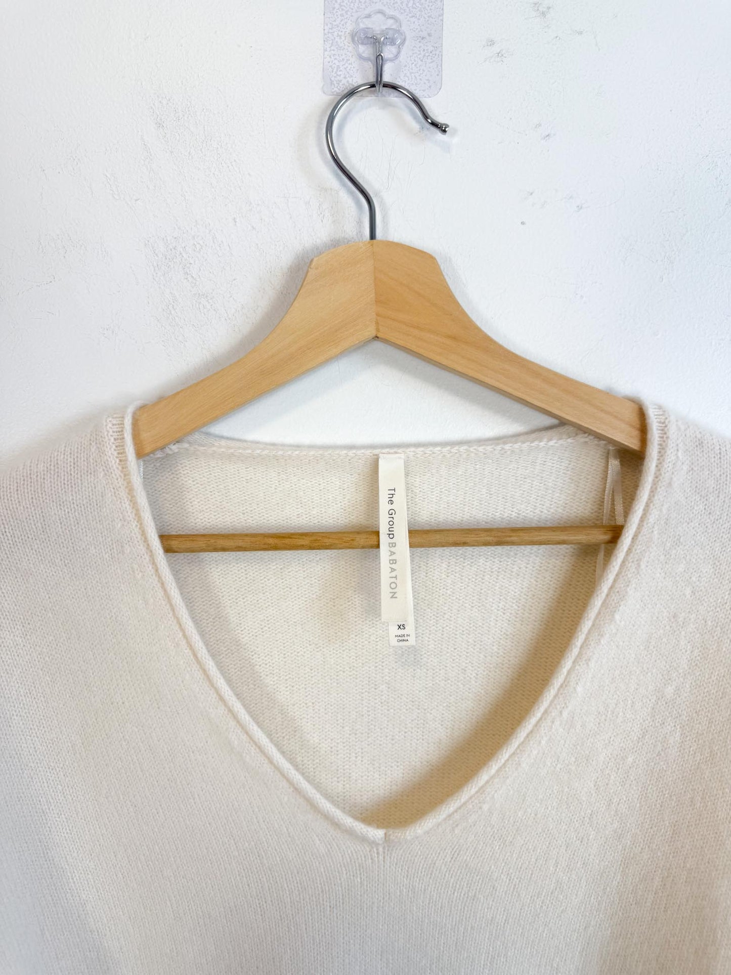 The Group Babaton "Genre Cashmere Cropped Sweater in Cream" (Size XS/S)